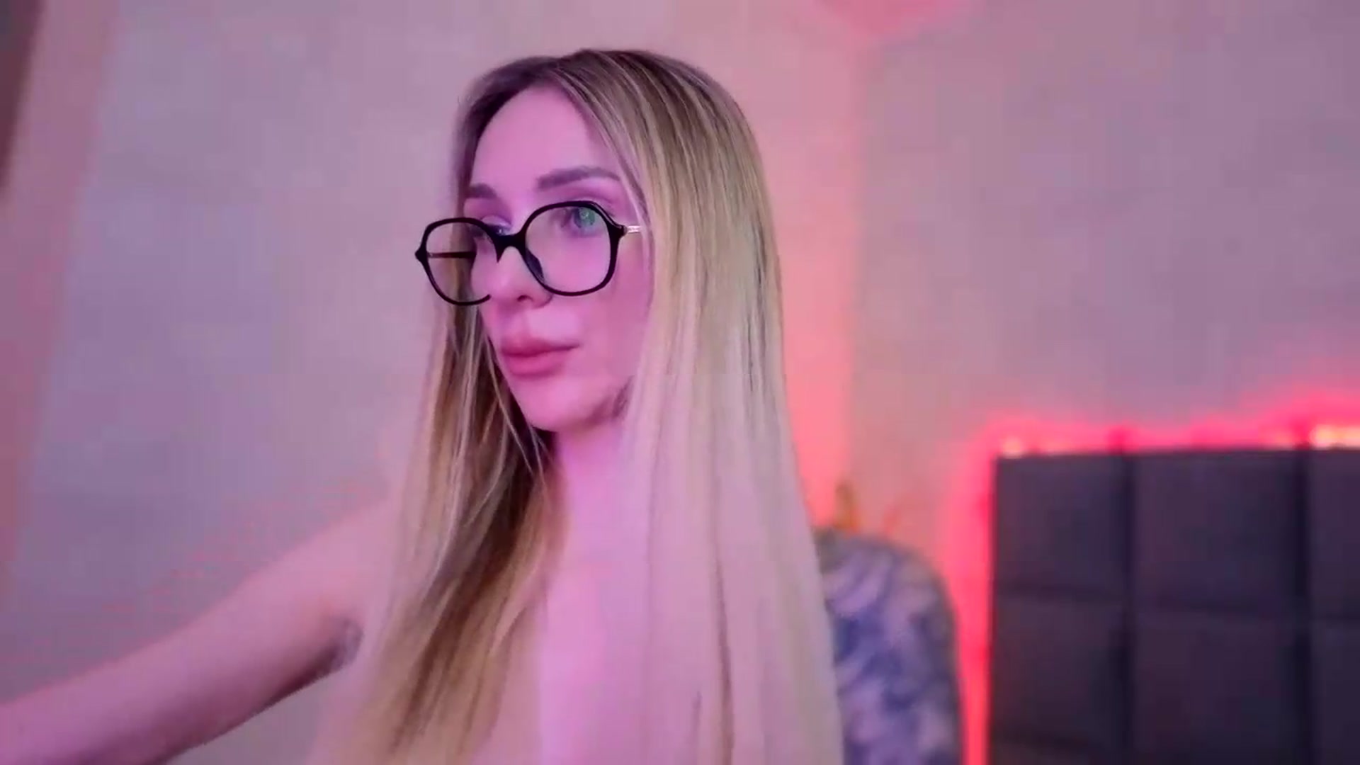 Gallery image thumbnail from Hot_ALISA's myfreecams stream on, 05/15/2026, 13:02 image 9 of 20