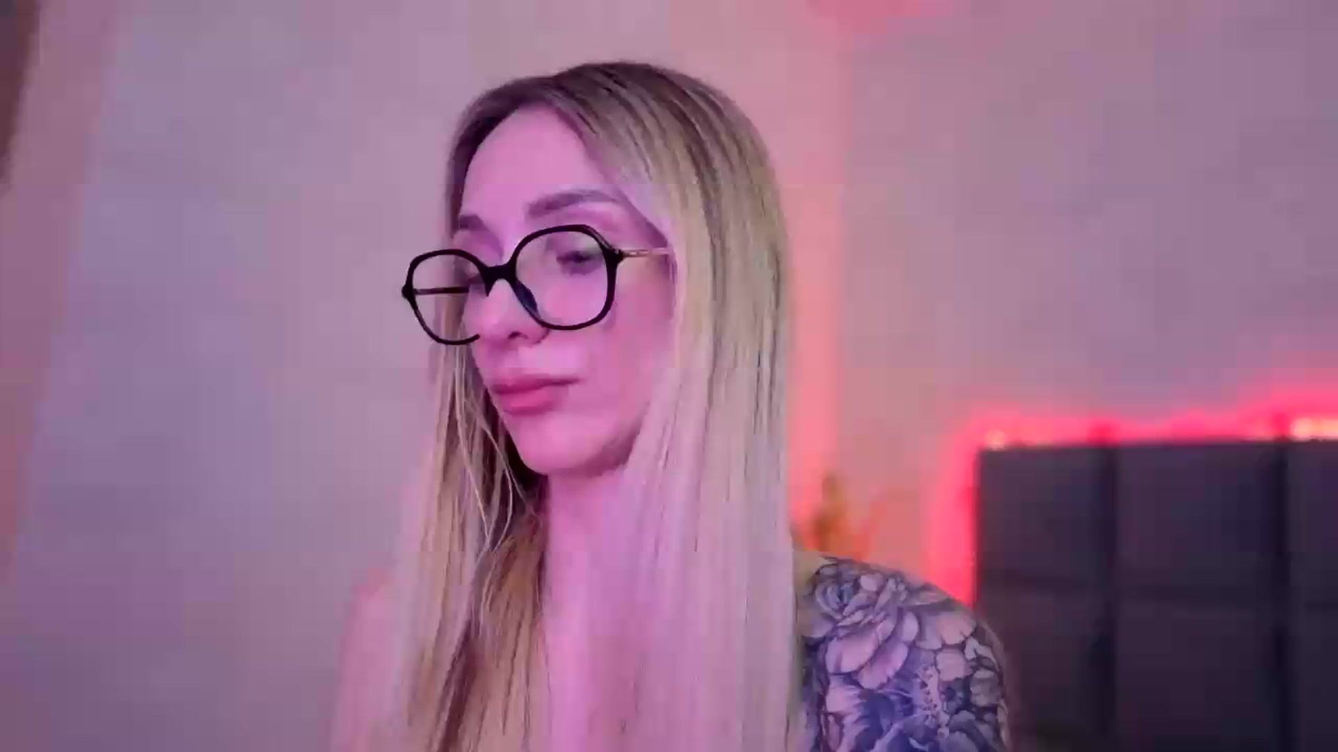 Gallery image thumbnail from Hot_ALISA's myfreecams stream on, 05/15/2026, 13:02 image 3 of 20