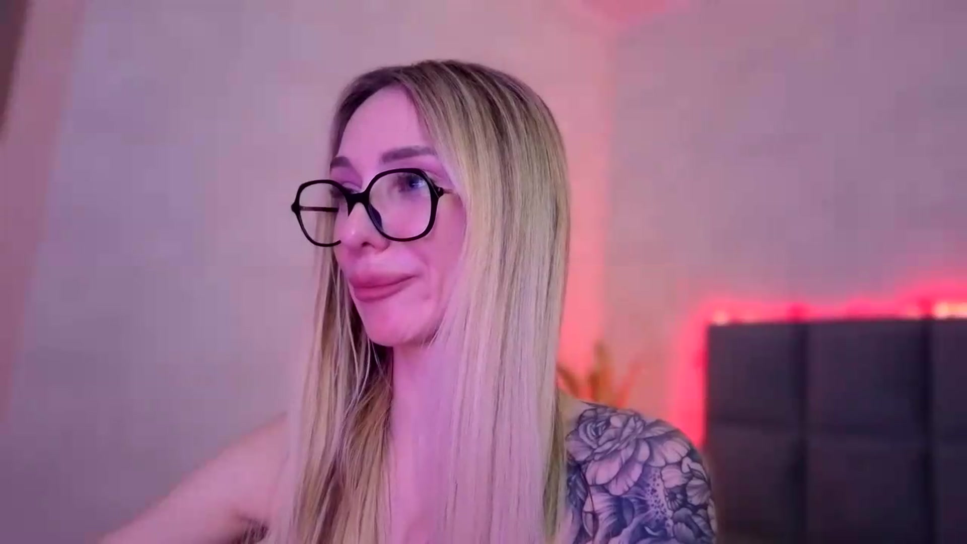 Gallery image thumbnail from Hot_ALISA's myfreecams stream on, 05/15/2026, 13:02 image 5 of 20