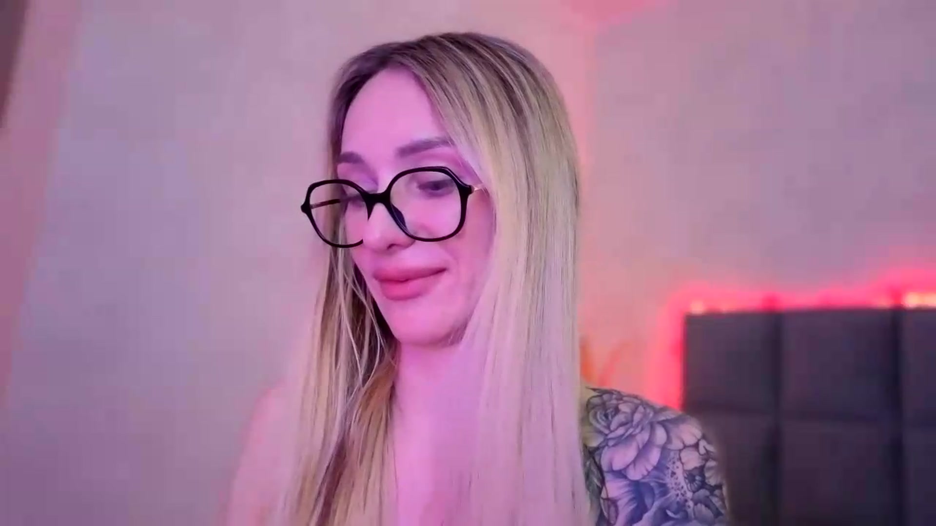Gallery image thumbnail from Hot_ALISA's myfreecams stream on, 05/15/2026, 13:02 image 4 of 20