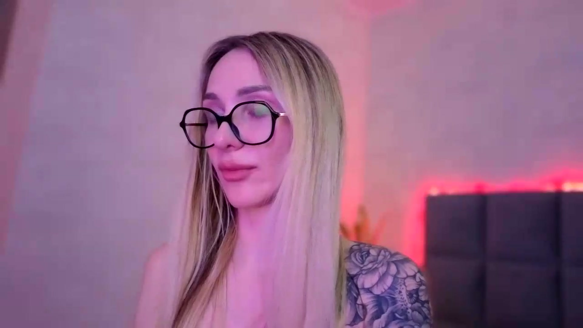Gallery image thumbnail from Hot_ALISA's myfreecams stream on, 05/15/2026, 13:02 image 7 of 20