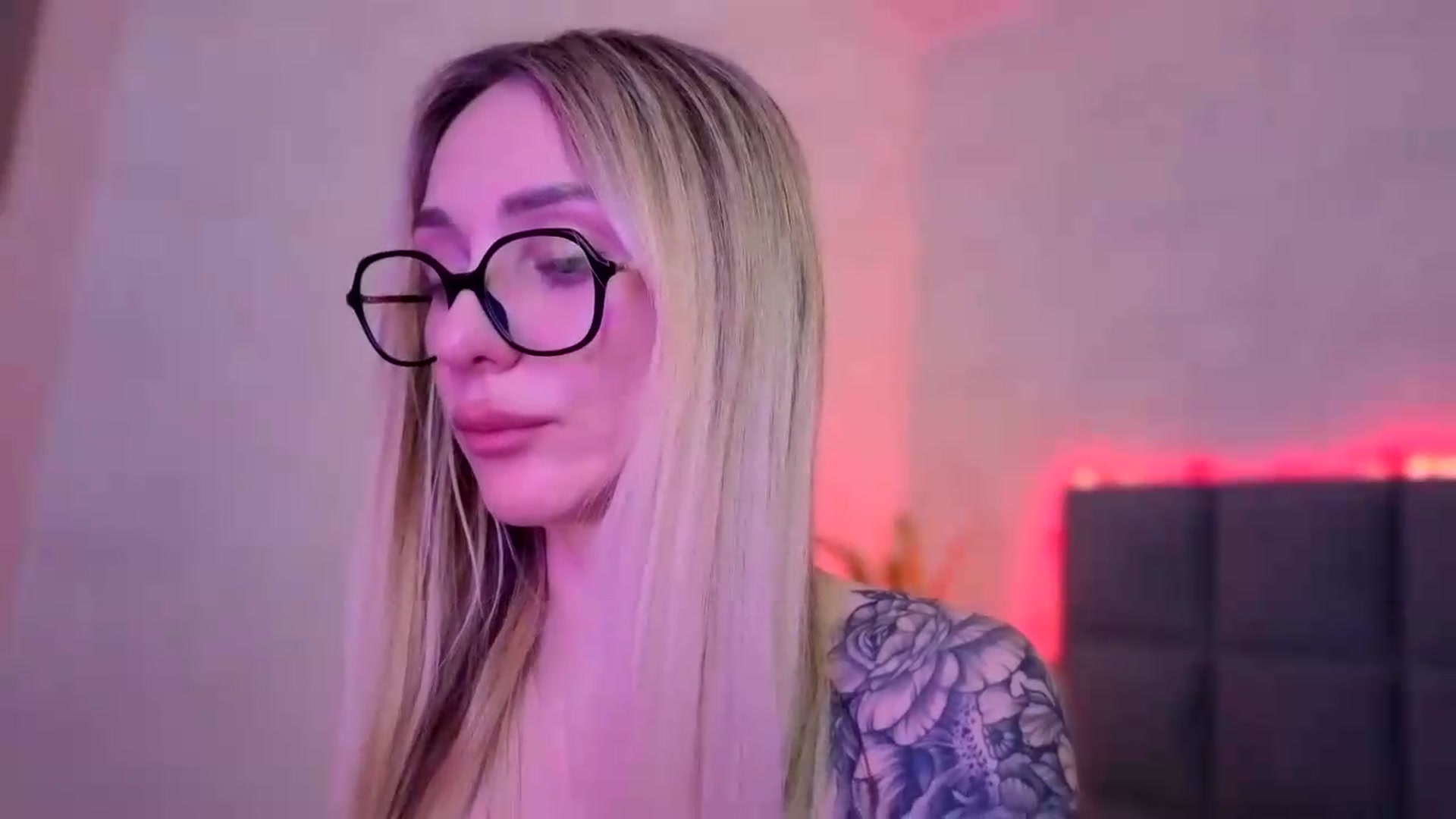 Gallery image thumbnail from Hot_ALISA's myfreecams stream on, 05/15/2026, 13:02 image 6 of 20