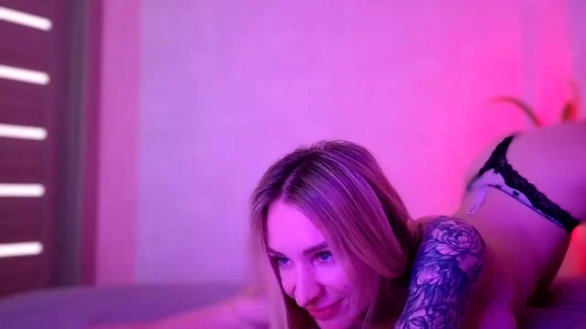 Gallery image thumbnail from Hot_ALISA's myfreecams stream on, 05/19/2026, 12:07 image 12 of 20