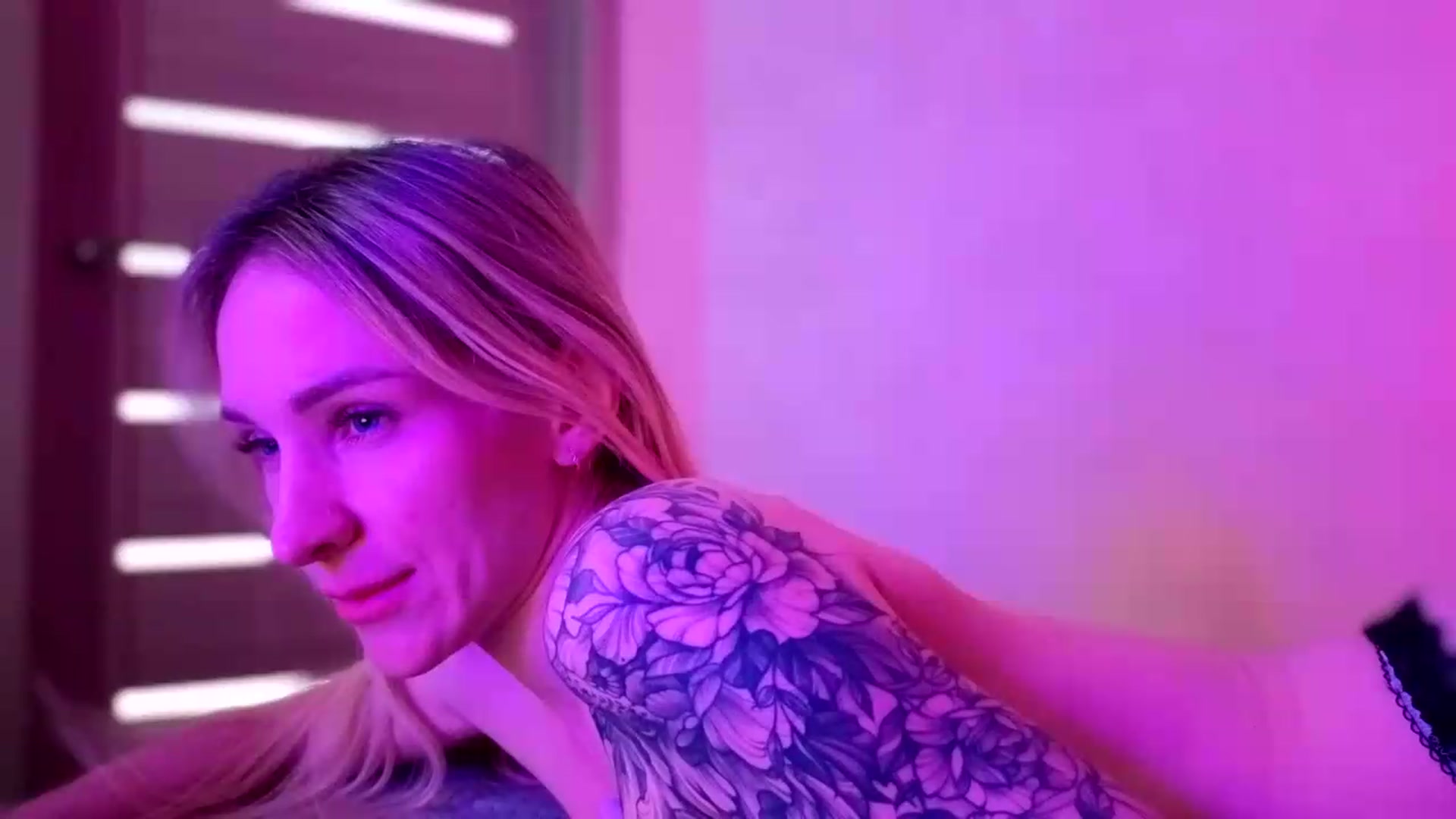 Gallery image thumbnail from Hot_ALISA's myfreecams stream on, 05/19/2026, 12:07 image 19 of 20