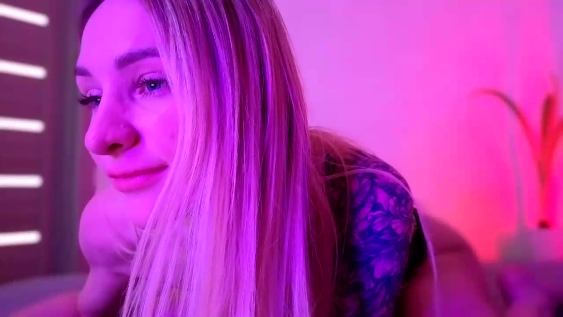 Gallery image thumbnail from Hot_ALISA's myfreecams stream on, 05/19/2026, 12:07 image 13 of 20