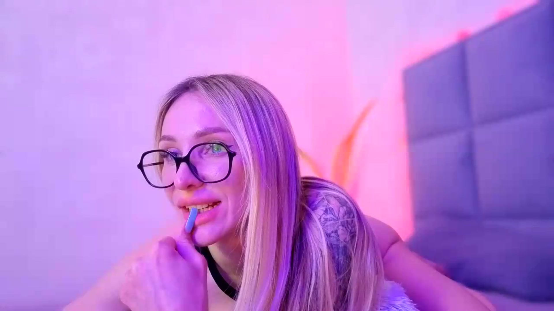 Gallery image thumbnail from Hot_ALISA's myfreecams stream on, 05/26/2026, 14:00 image 15 of 20