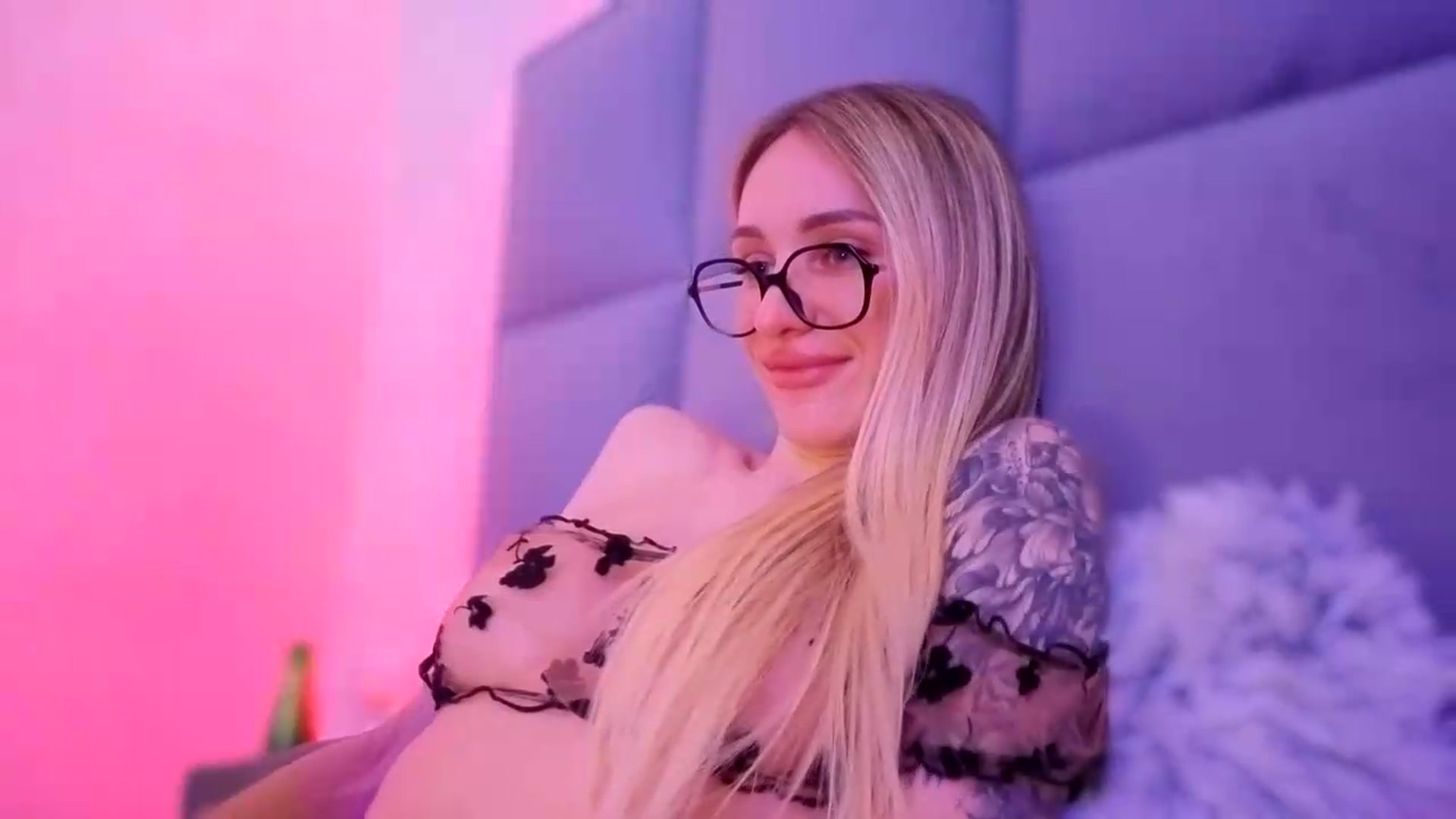 Gallery image thumbnail from Hot_ALISA's myfreecams stream on, 05/31/2026, 14:39 image 4 of 20