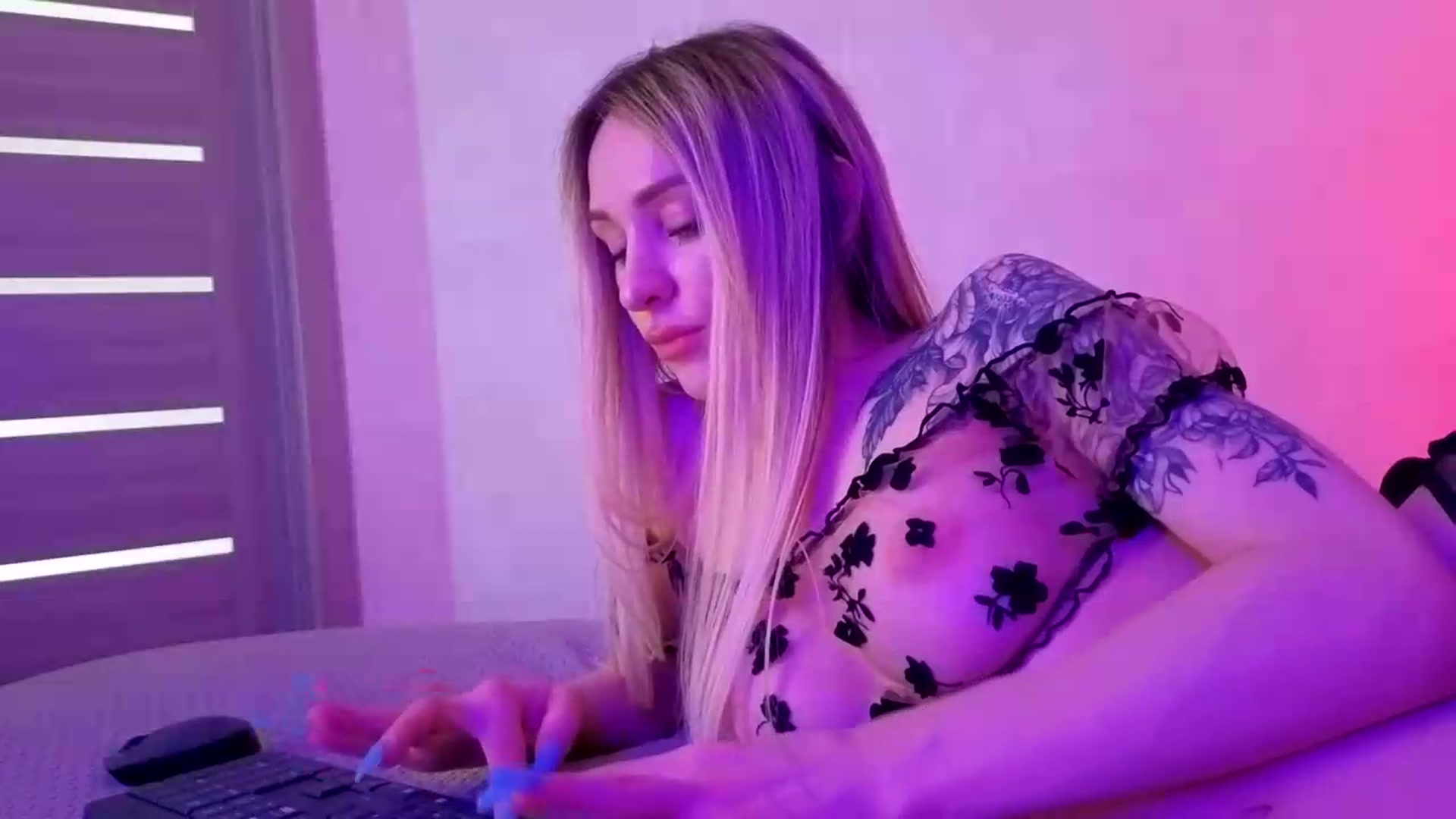 Gallery image thumbnail from Hot_ALISA's myfreecams stream on, 06/09/2026, 10:50 image 19 of 20