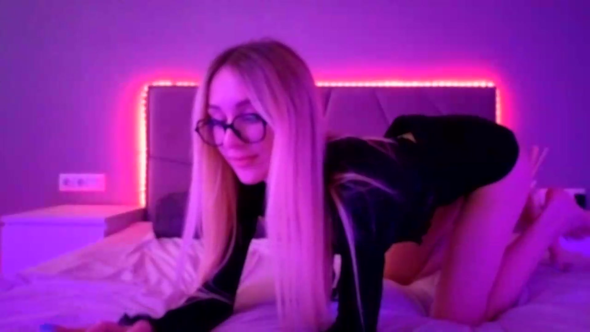 Gallery image thumbnail from Hot_ALISA's myfreecams stream on, 06/14/2026, 09:44 image 15 of 20