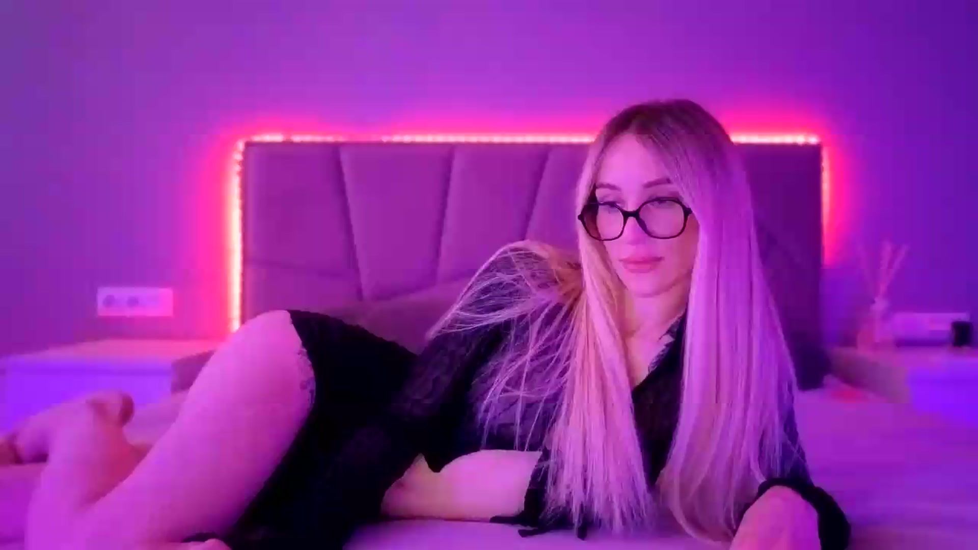 Gallery image thumbnail from Hot_ALISA's myfreecams stream on, 06/14/2026, 09:44 image 1 of 20