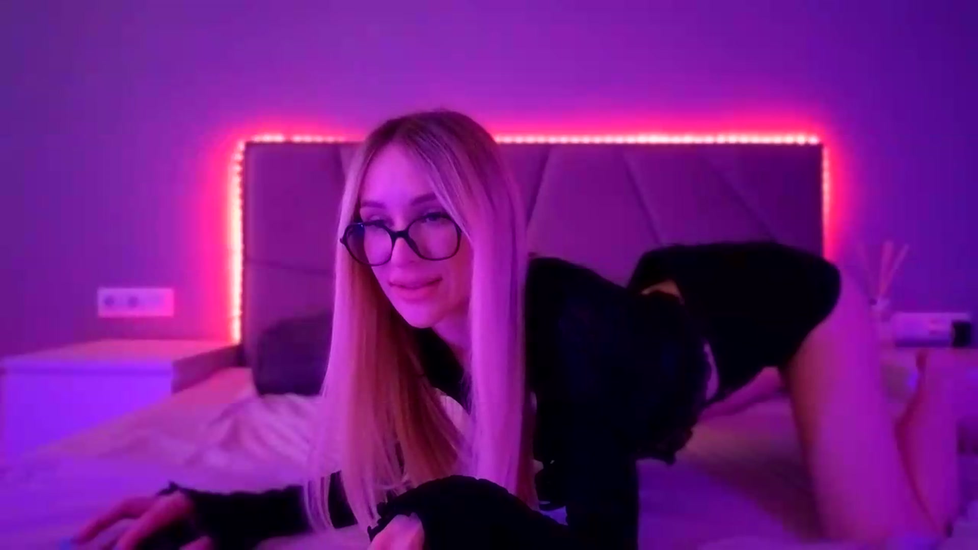 Gallery image thumbnail from Hot_ALISA's myfreecams stream on, 06/14/2026, 09:44 image 16 of 20