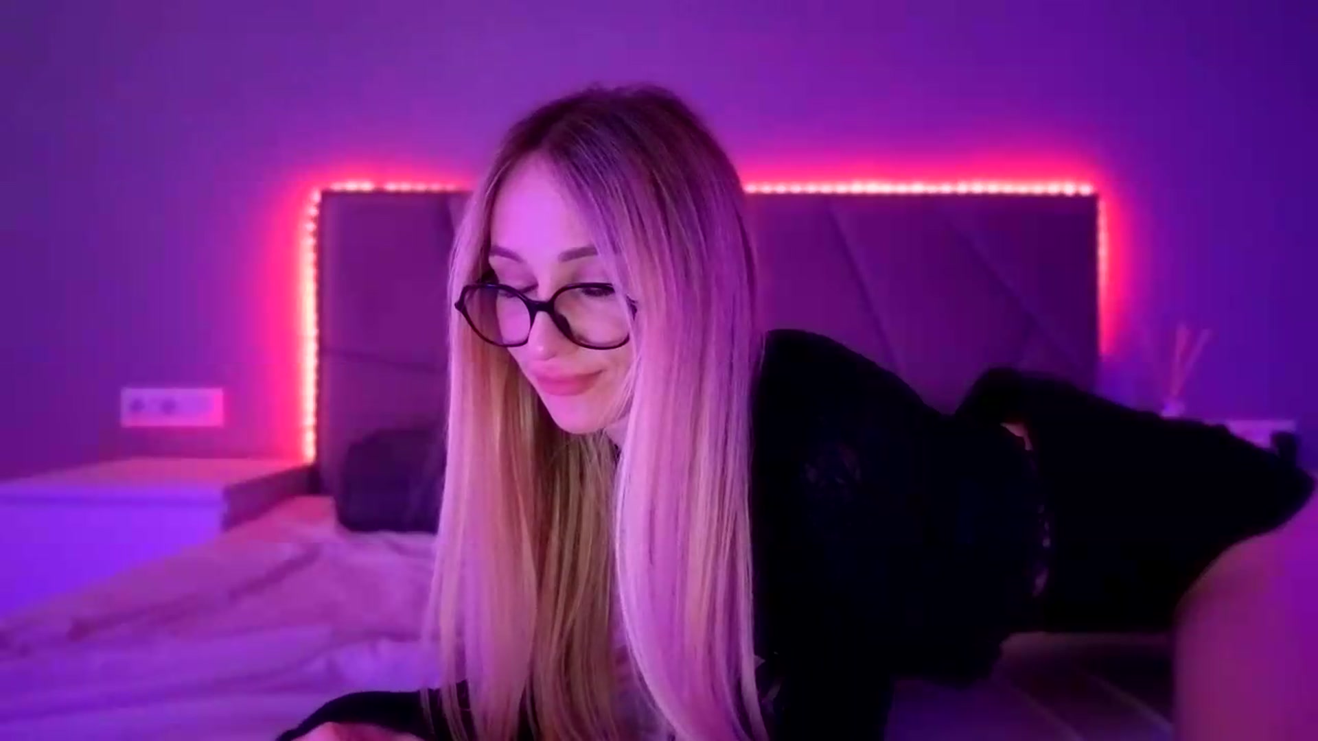 Gallery image thumbnail from Hot_ALISA's myfreecams stream on, 06/14/2026, 11:00 image 2 of 20