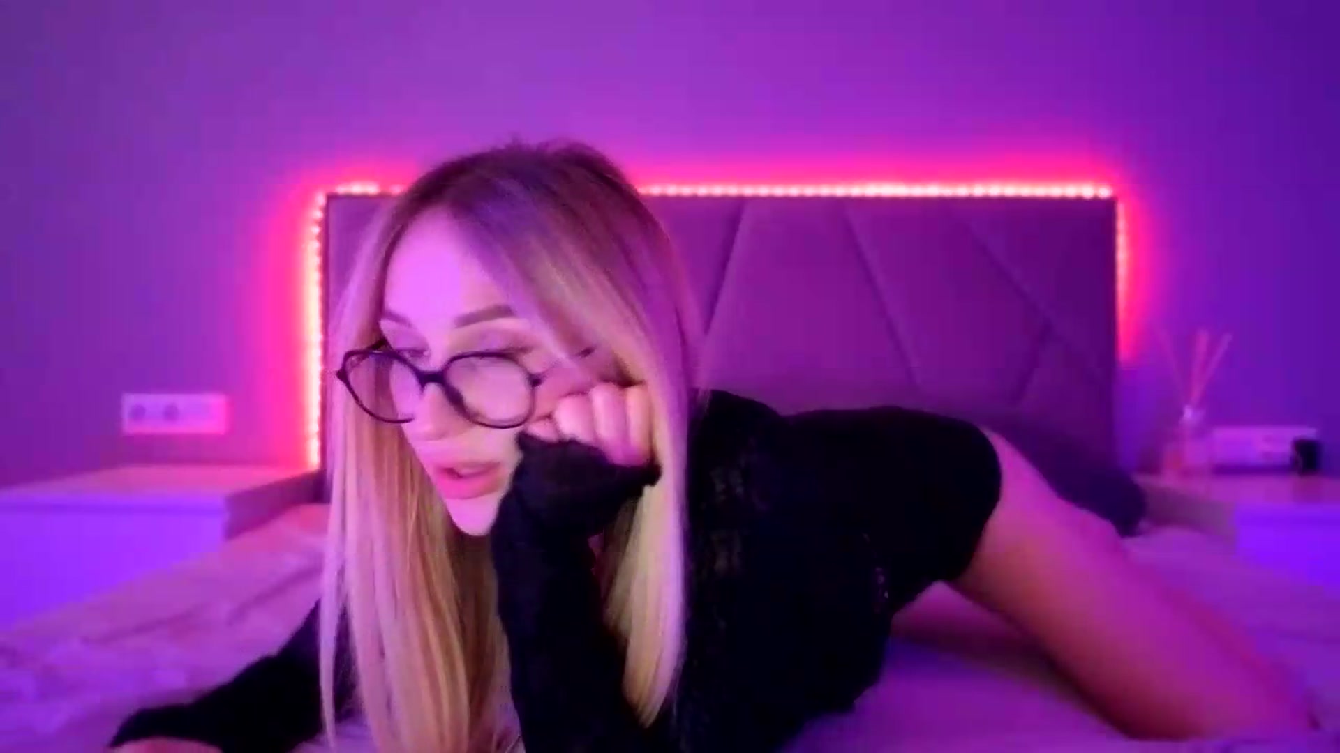 Gallery image thumbnail from Hot_ALISA's myfreecams stream on, 06/14/2026, 11:00 image 3 of 20
