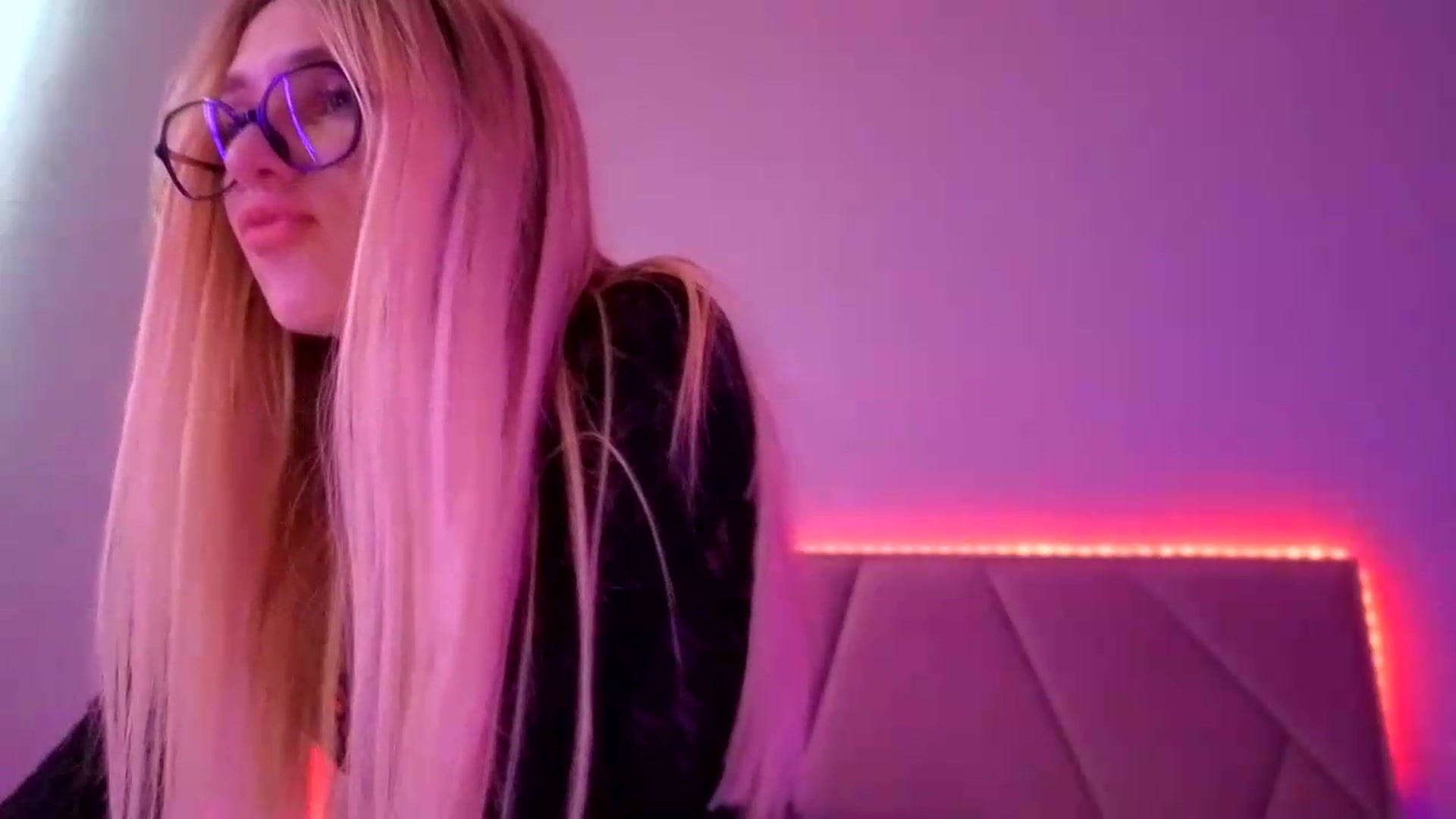 Gallery image thumbnail from Hot_ALISA's myfreecams stream on, 06/14/2026, 11:35 image 3 of 20