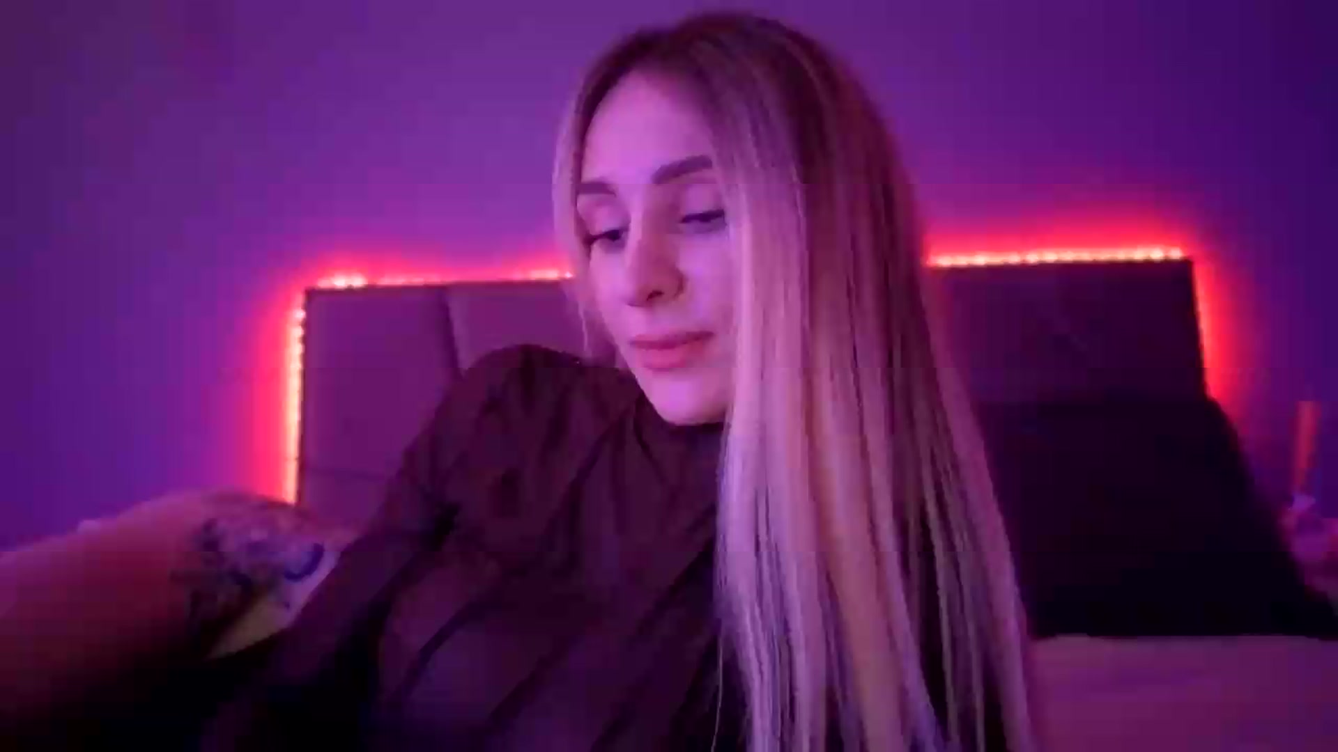 Gallery image thumbnail from Hot_ALISA's myfreecams stream on, 06/19/2026, 09:34 image 1 of 20