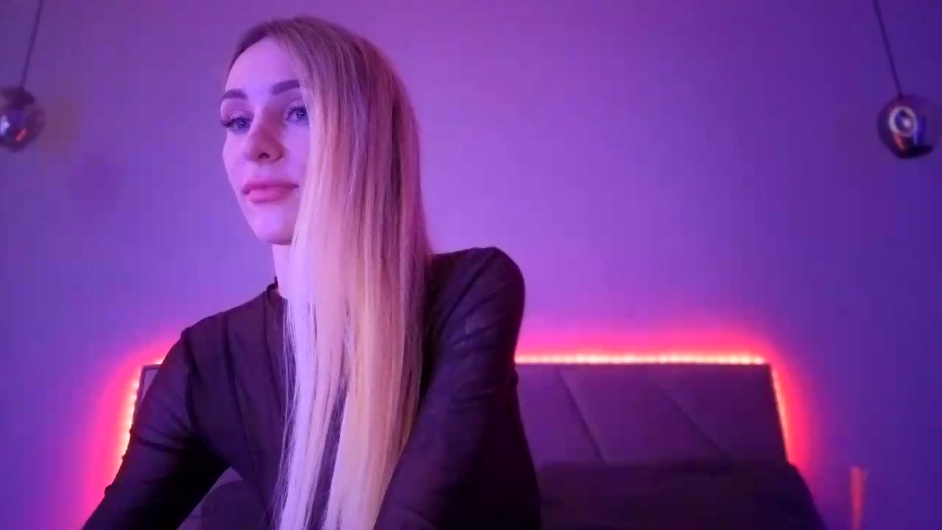 Gallery image thumbnail from Hot_ALISA's myfreecams stream on, 06/19/2026, 09:34 image 9 of 20