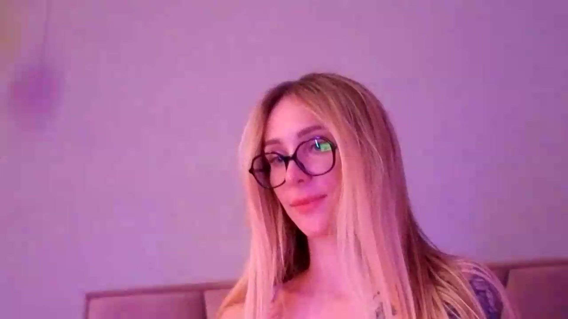 Gallery image thumbnail from Hot_ALISA's myfreecams stream on, 06/19/2026, 13:24 image 18 of 20