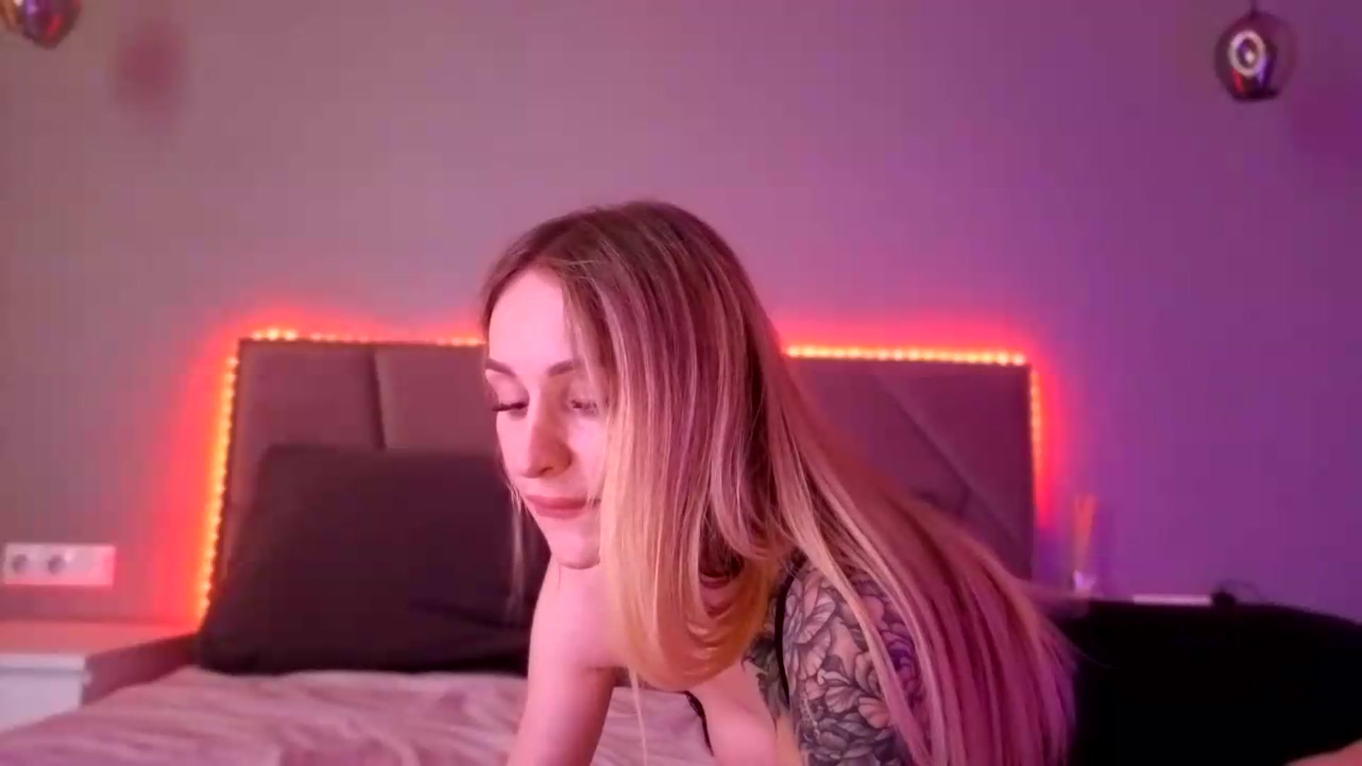 Gallery image thumbnail from Hot_ALISA's myfreecams stream on, 06/21/2026, 09:42 image 14 of 20