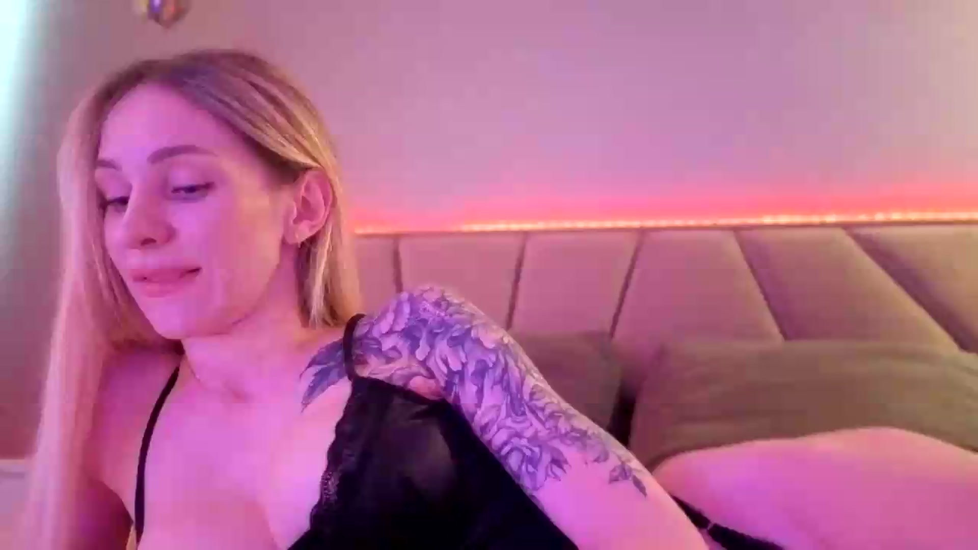 Gallery image thumbnail from Hot_ALISA's myfreecams stream on, 06/23/2026, 08:33 image 17 of 20