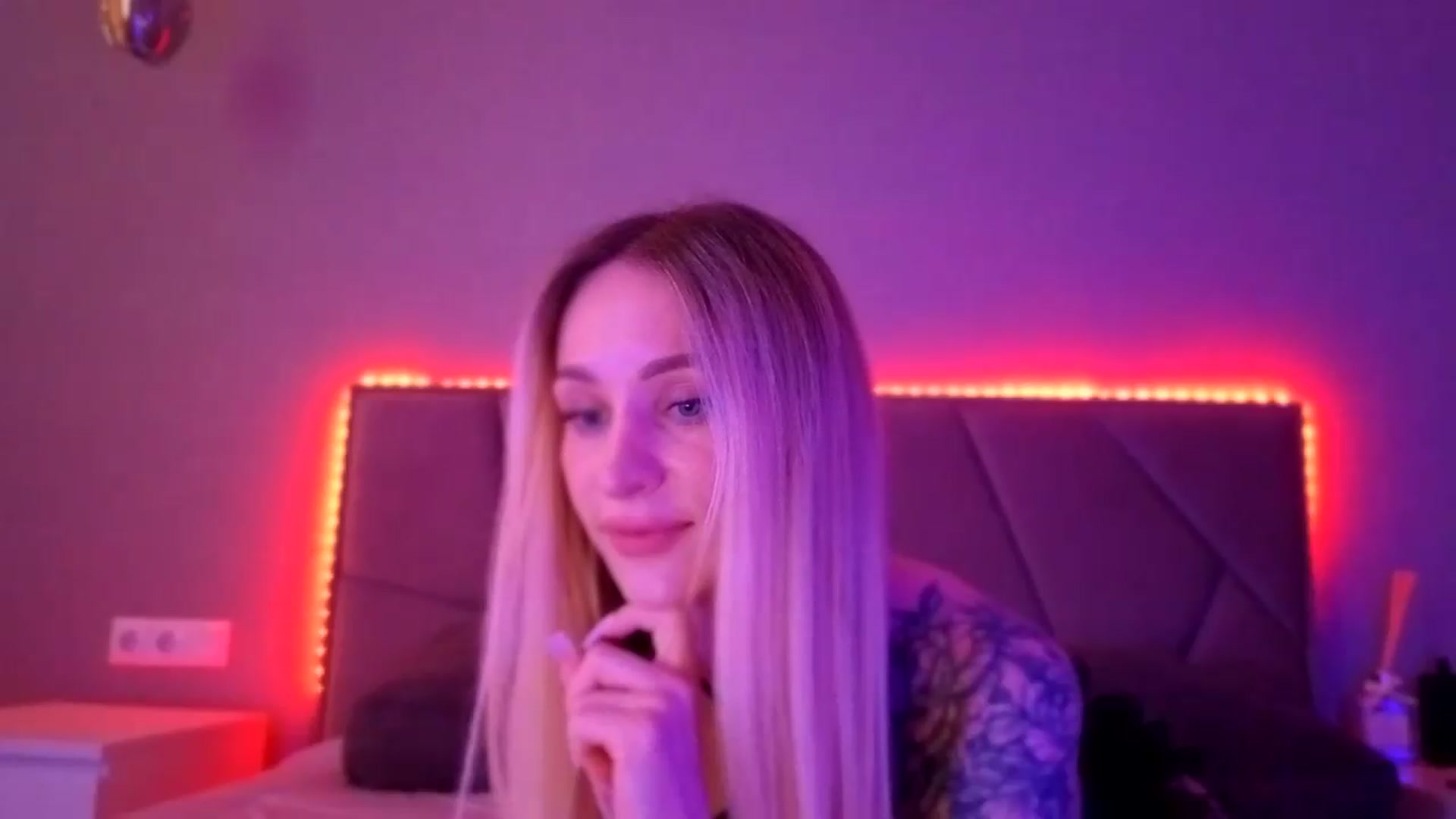 Gallery image thumbnail from Hot_ALISA's myfreecams stream on, 06/26/2026, 09:10 image 14 of 20