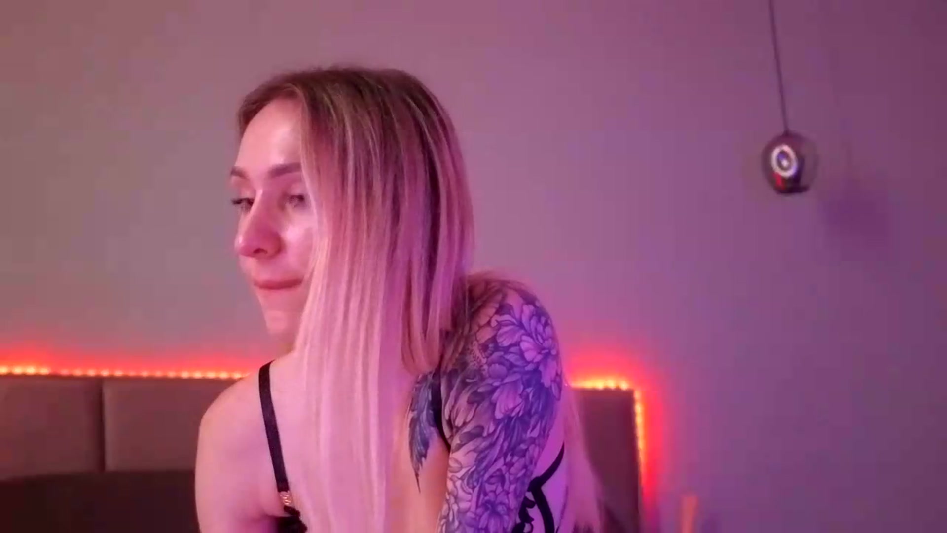 Gallery image thumbnail from Hot_ALISA's myfreecams stream on, 06/27/2026, 11:31 image 10 of 20