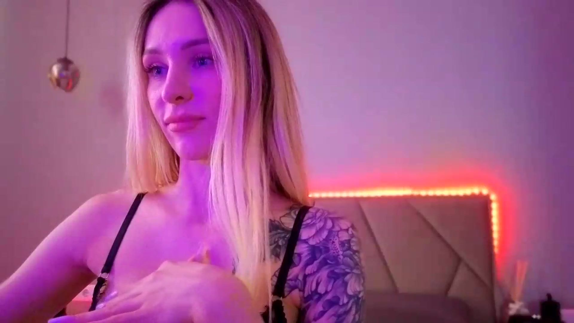 Gallery image thumbnail from Hot_ALISA's myfreecams stream on, 06/29/2026, 11:01 image 16 of 20