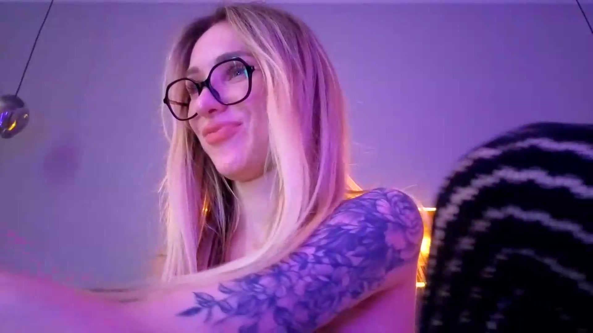 Gallery image thumbnail from Hot_ALISA's myfreecams stream on, 07/11/2026, 14:39 image 4 of 20