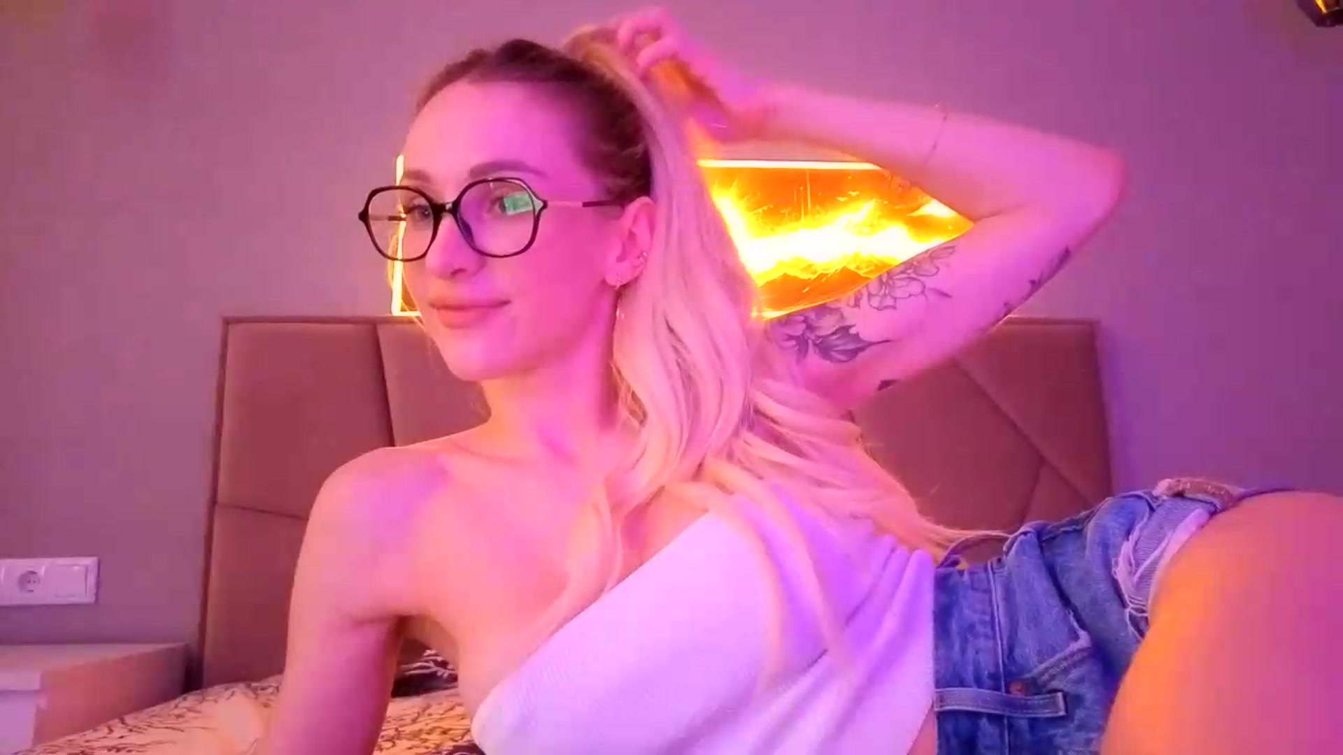 Gallery image thumbnail from Hot_ALISA's myfreecams stream on, 07/19/2026, 09:21 image 5 of 20