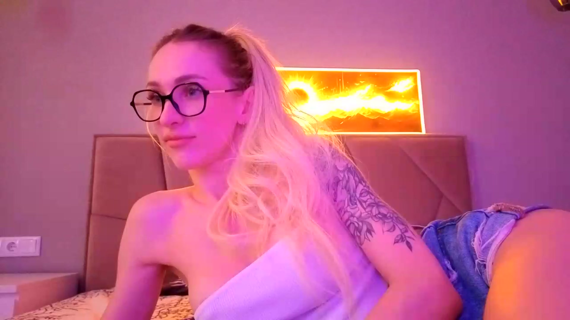 Gallery image thumbnail from Hot_ALISA's myfreecams stream on, 07/19/2026, 09:21 image 7 of 20