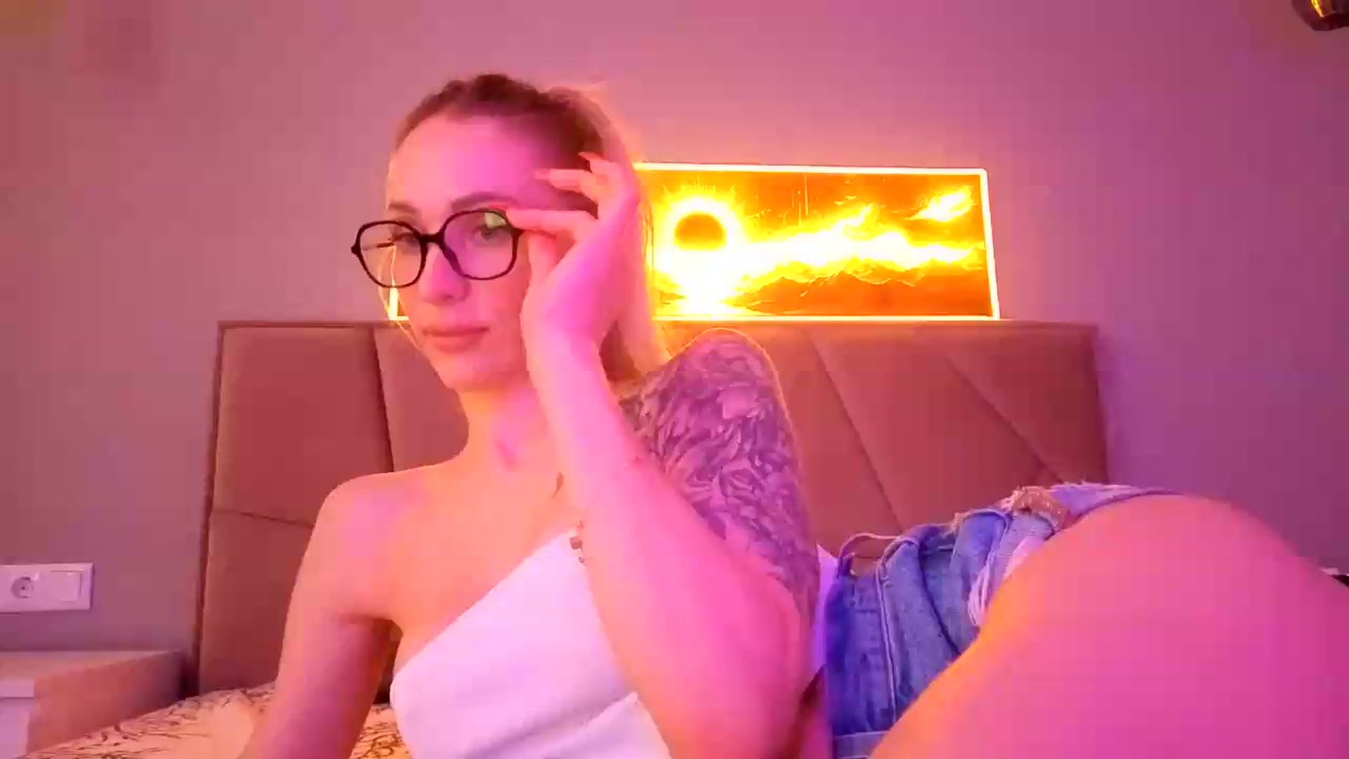 Gallery image thumbnail from Hot_ALISA's myfreecams stream on, 07/19/2026, 09:21 image 1 of 20