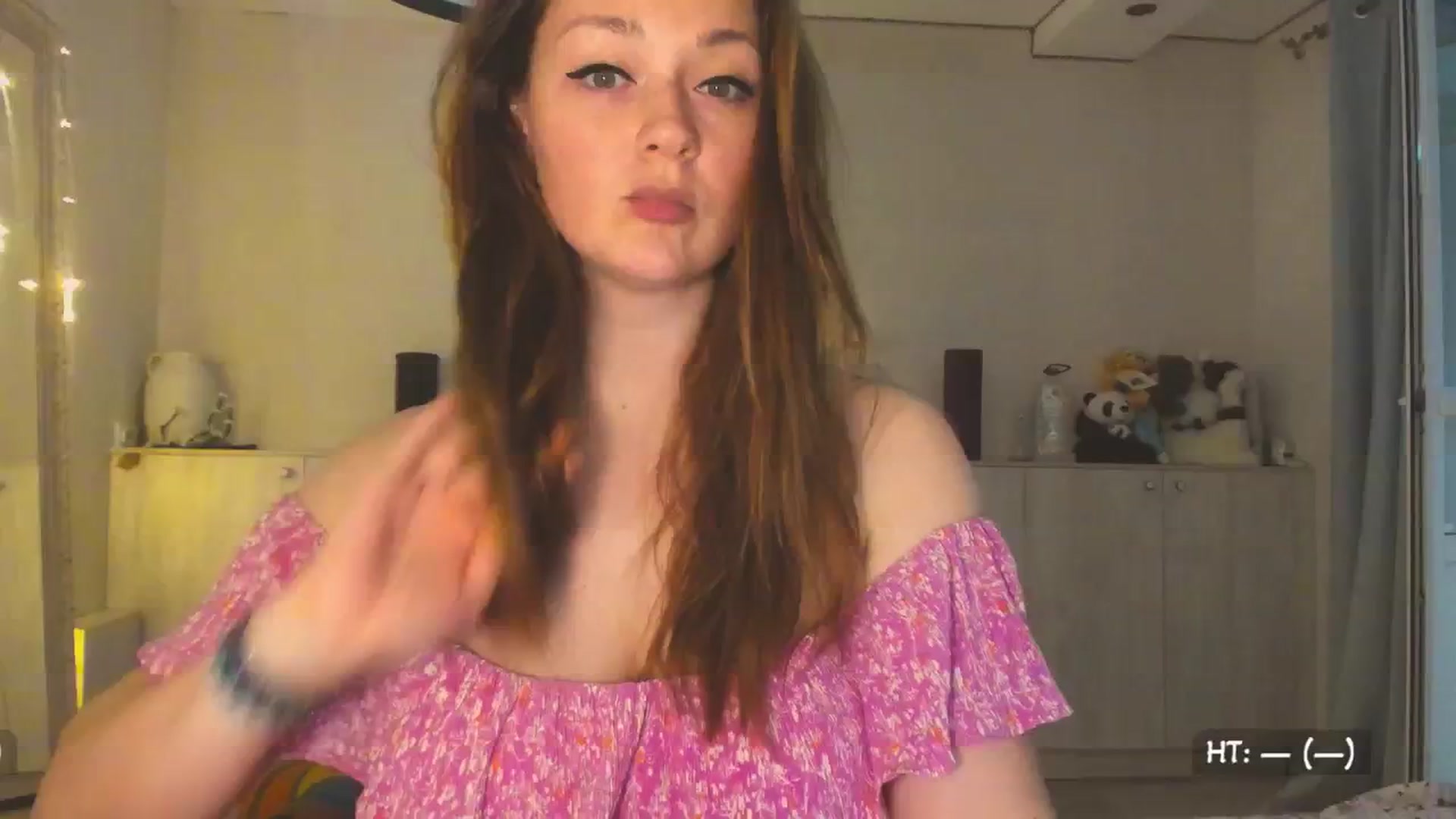 Gallery image thumbnail from Hot_Bun's myfreecams stream on, 04/19/2025, 01:37 image 3 of 20