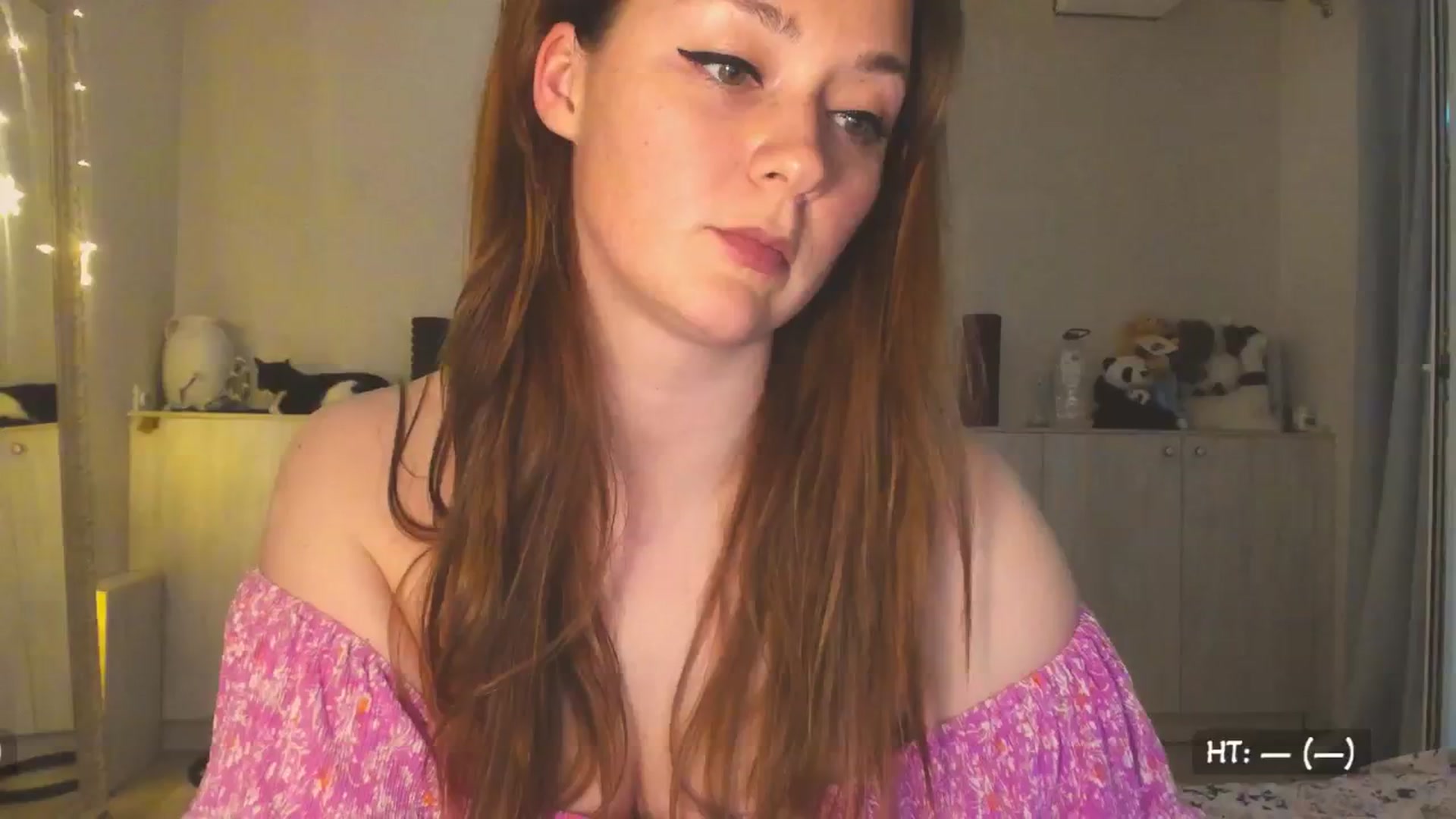 Gallery image thumbnail from Hot_Bun's myfreecams stream on, 04/19/2025, 01:37 image 6 of 20