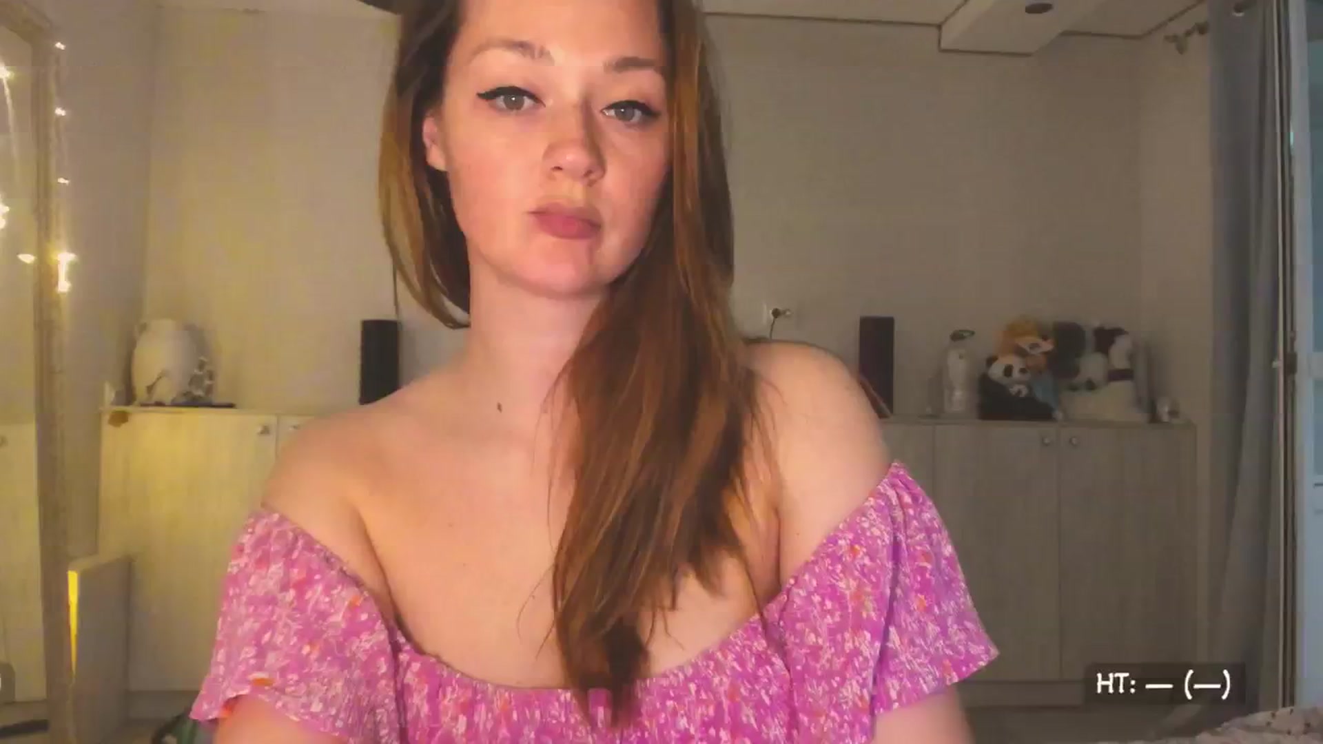 Gallery image thumbnail from Hot_Bun's myfreecams stream on, 04/19/2025, 01:37 image 2 of 20