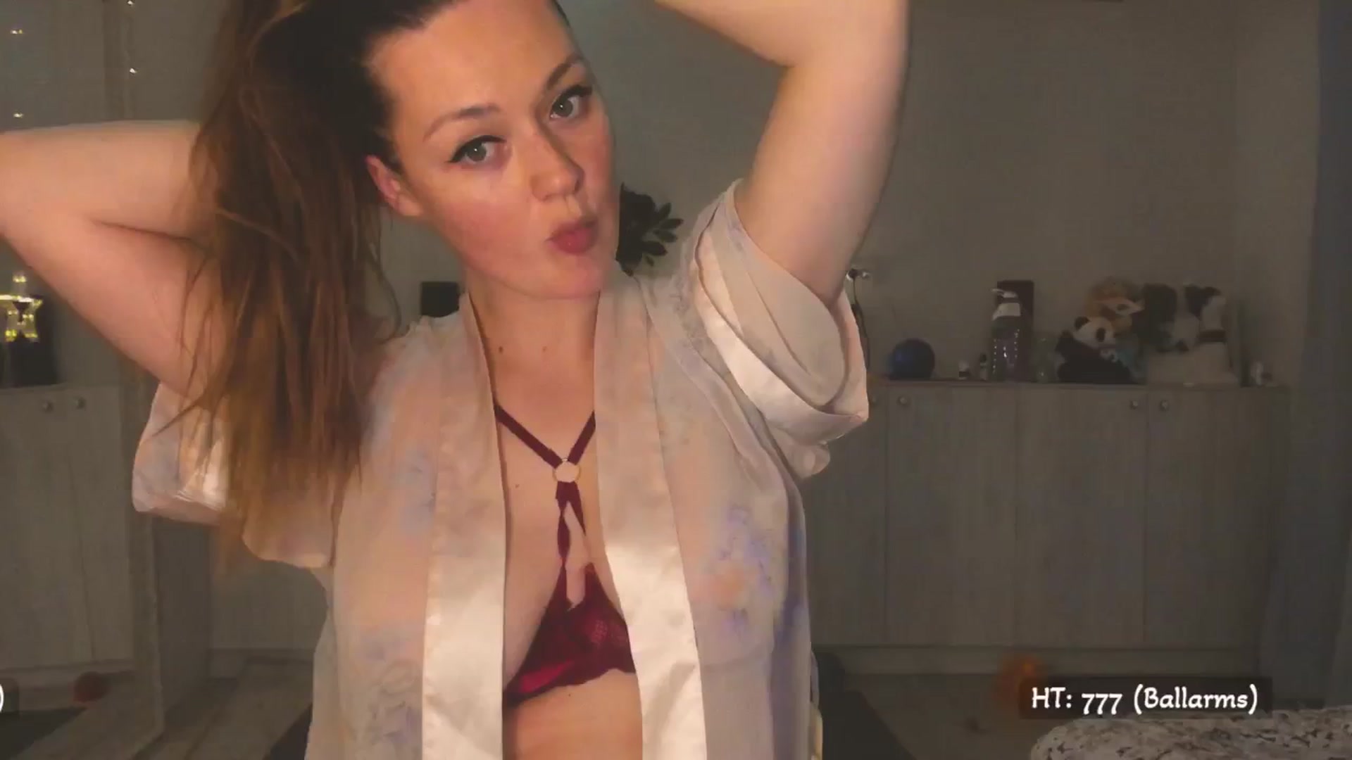 Gallery image thumbnail from Hot_Bun's myfreecams stream on, 04/23/2025, 01:41 image 10 of 20