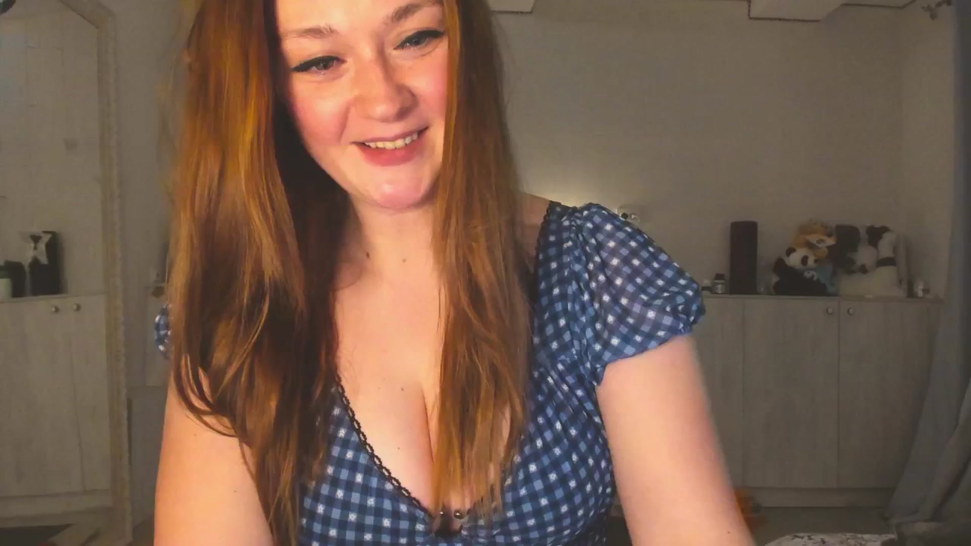 Gallery image thumbnail from Hot_Bun's myfreecams stream on, 04/26/2025, 24:40 image 7 of 20