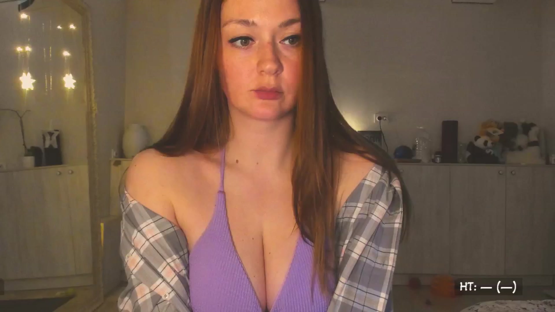 Gallery image thumbnail from Hot_Bun's myfreecams stream on, 04/27/2025, 24:49 image 7 of 20