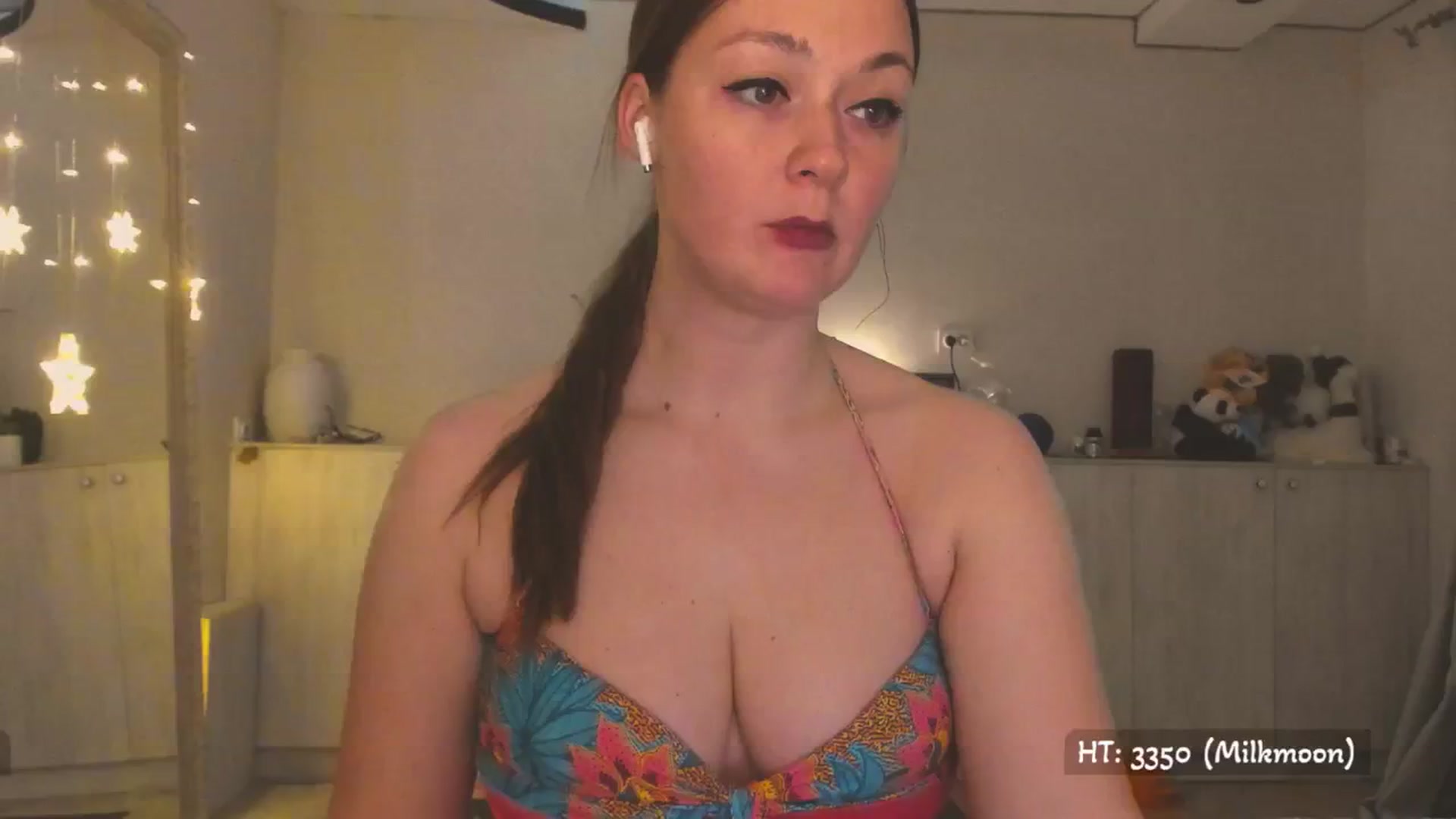 Gallery image thumbnail from Hot_Bun's myfreecams stream on, 04/28/2025, 24:13 image 7 of 20