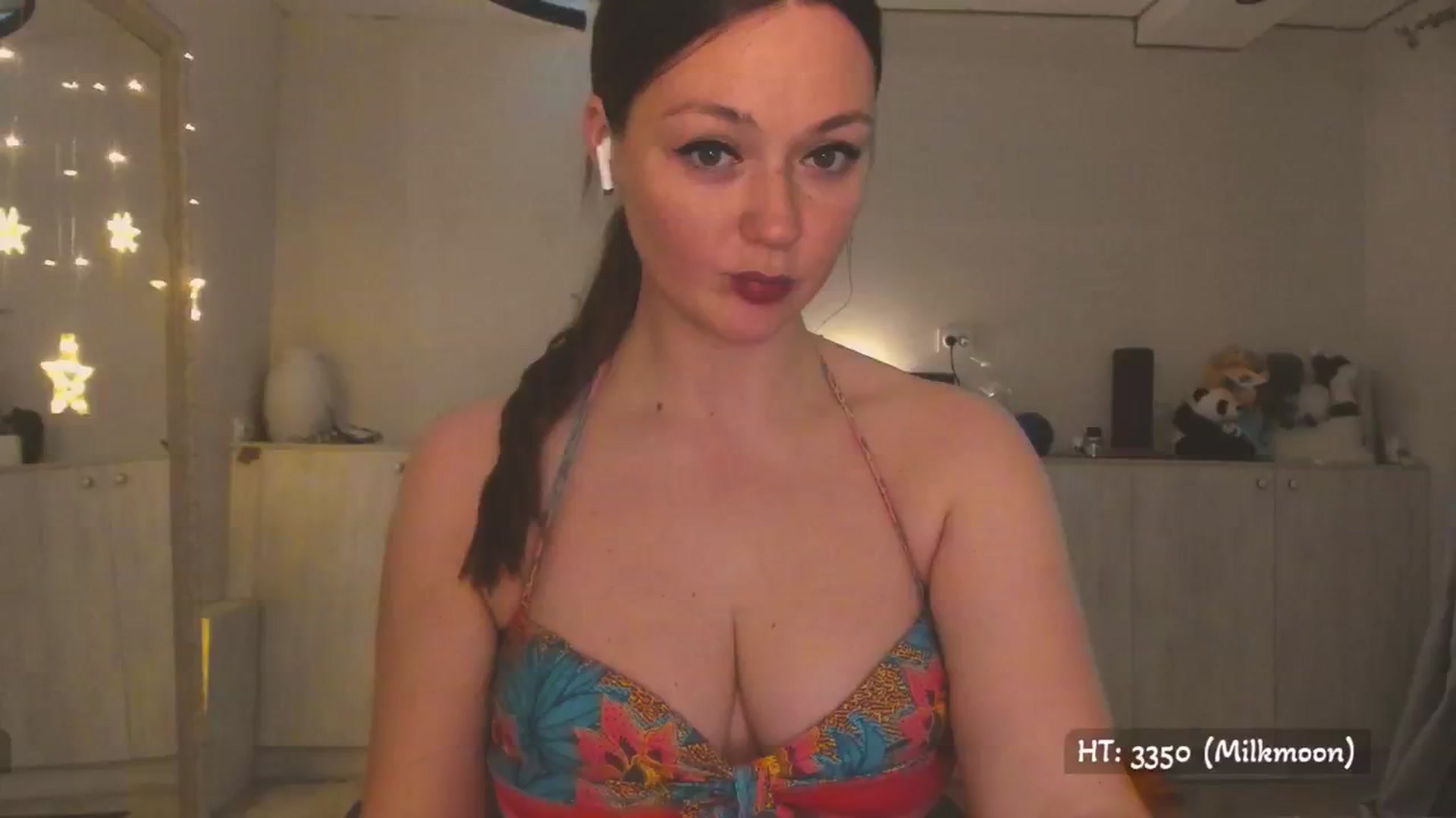 Gallery image thumbnail from Hot_Bun's myfreecams stream on, 04/28/2025, 24:13 image 8 of 20