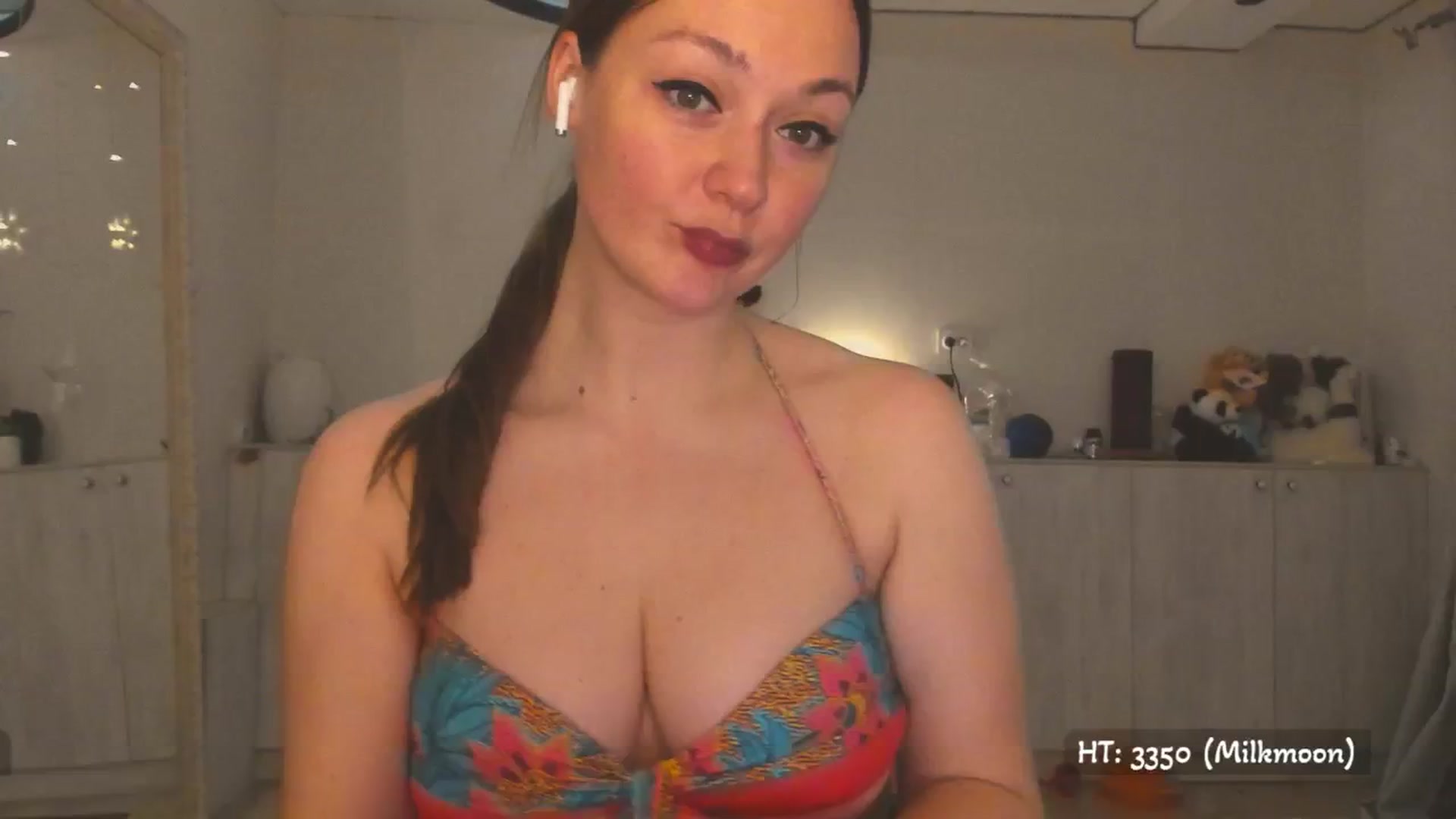 Gallery image thumbnail from Hot_Bun's myfreecams stream on, 04/28/2025, 24:13 image 6 of 20
