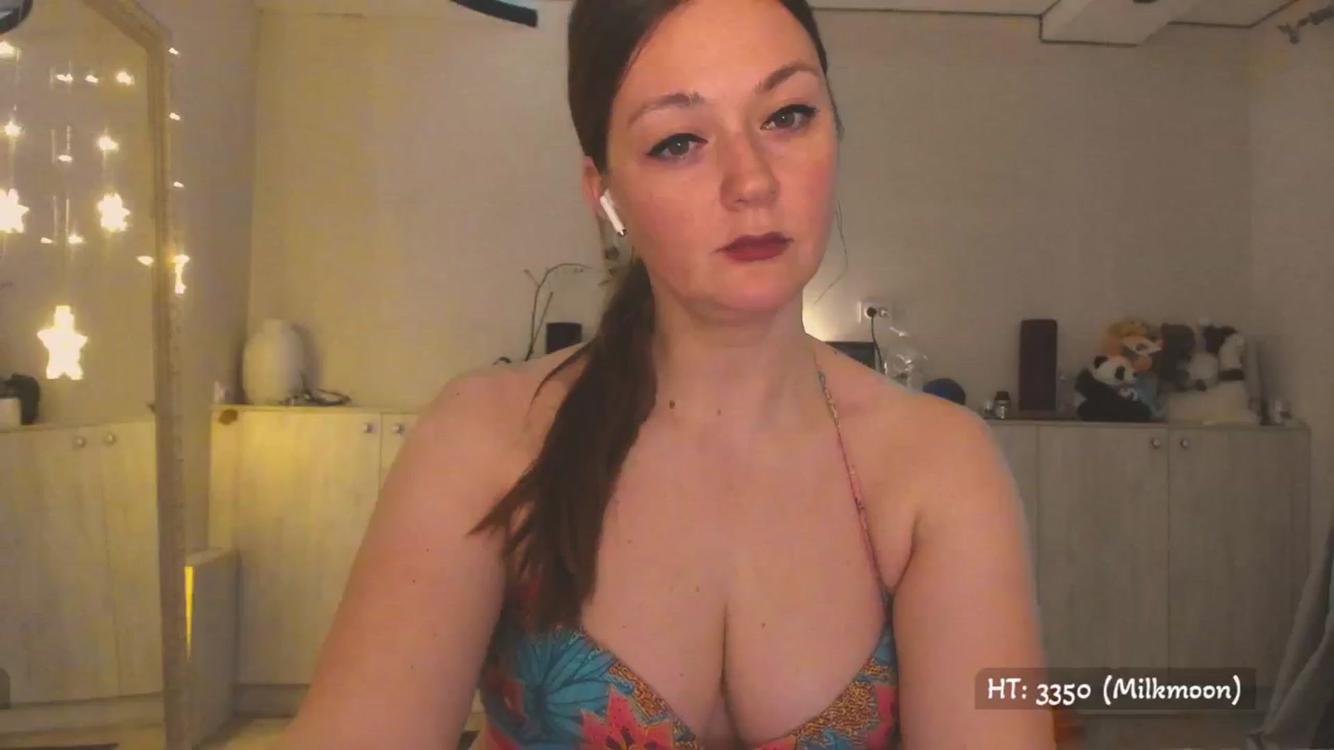 Gallery image thumbnail from Hot_Bun's myfreecams stream on, 04/28/2025, 24:13 image 11 of 20