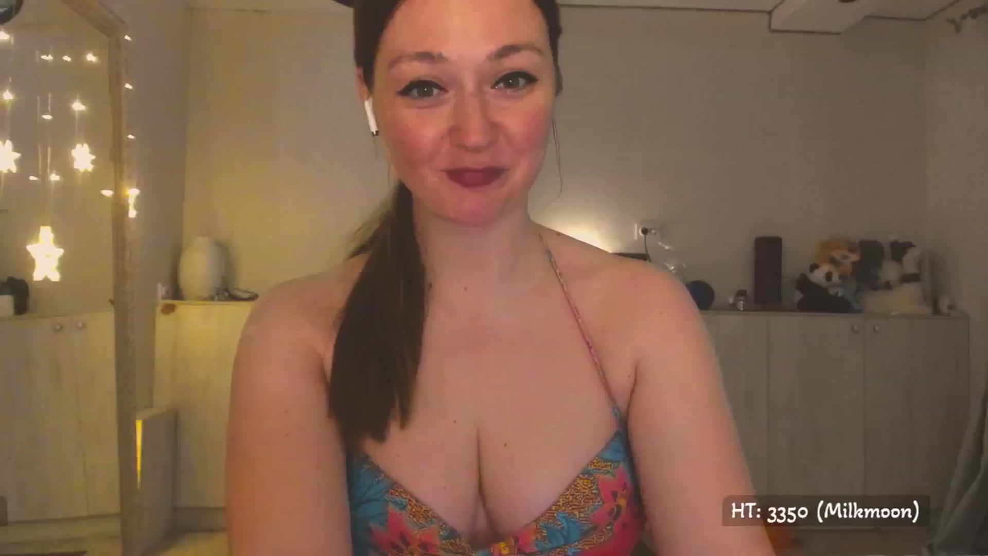 Gallery image thumbnail from Hot_Bun's myfreecams stream on, 04/28/2025, 24:13 image 3 of 20