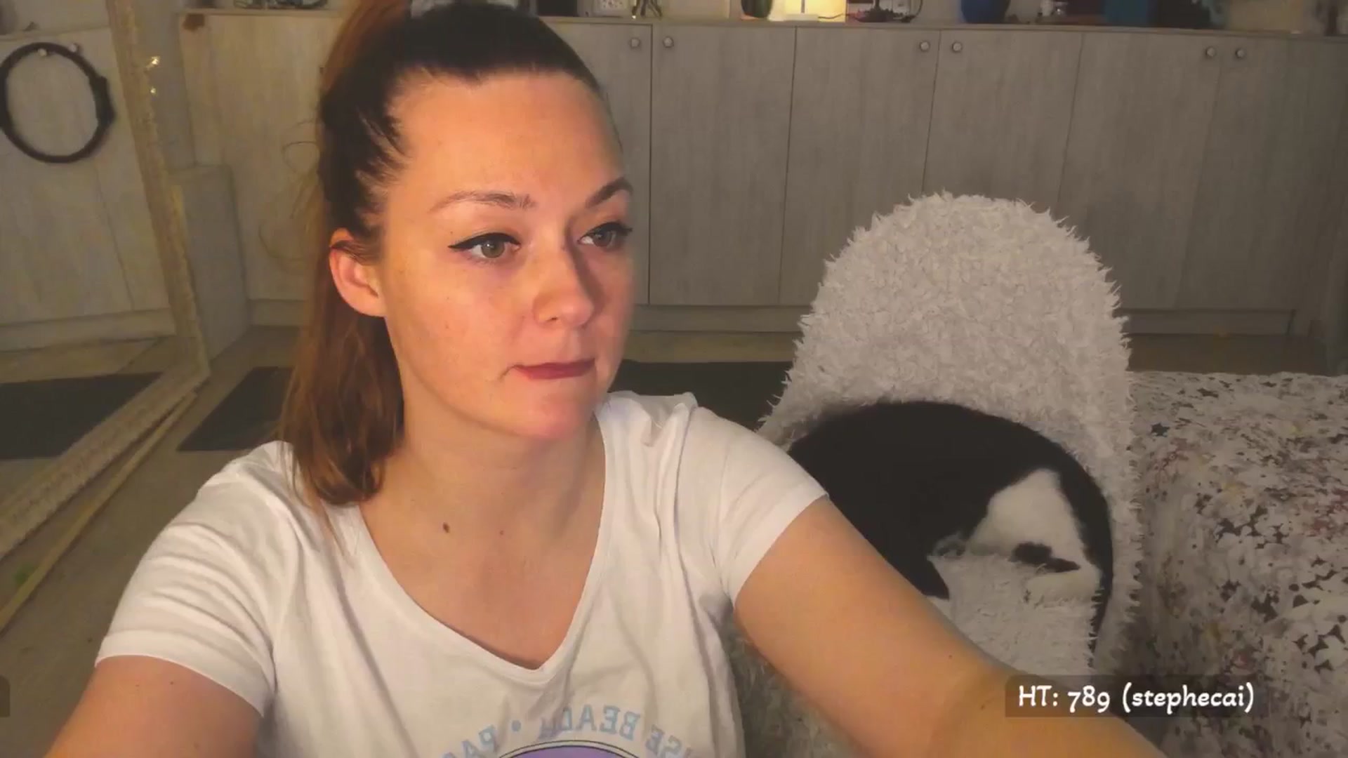 Gallery image thumbnail from Hot_Bun's myfreecams stream on, 05/01/2025, 24:01 image 17 of 20