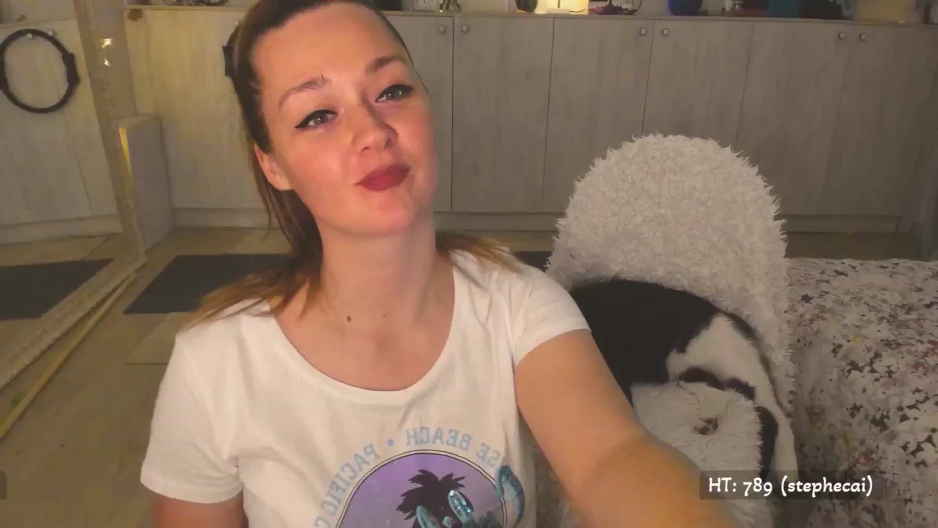 Gallery image thumbnail from Hot_Bun's myfreecams stream on, 05/01/2025, 24:01 image 18 of 20