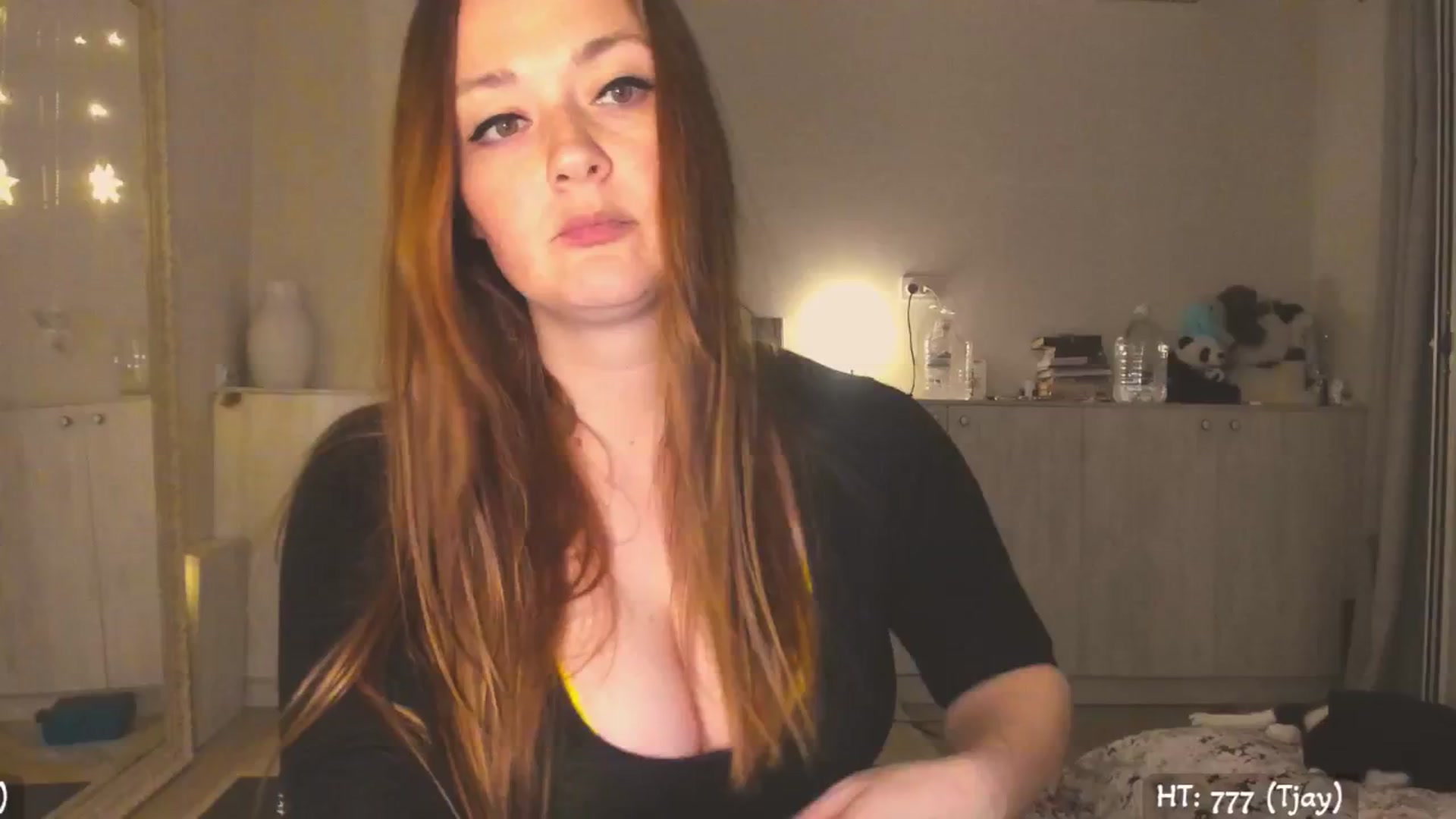 Gallery image thumbnail from Hot_Bun's myfreecams stream on, 05/26/2025, 01:46 image 7 of 20