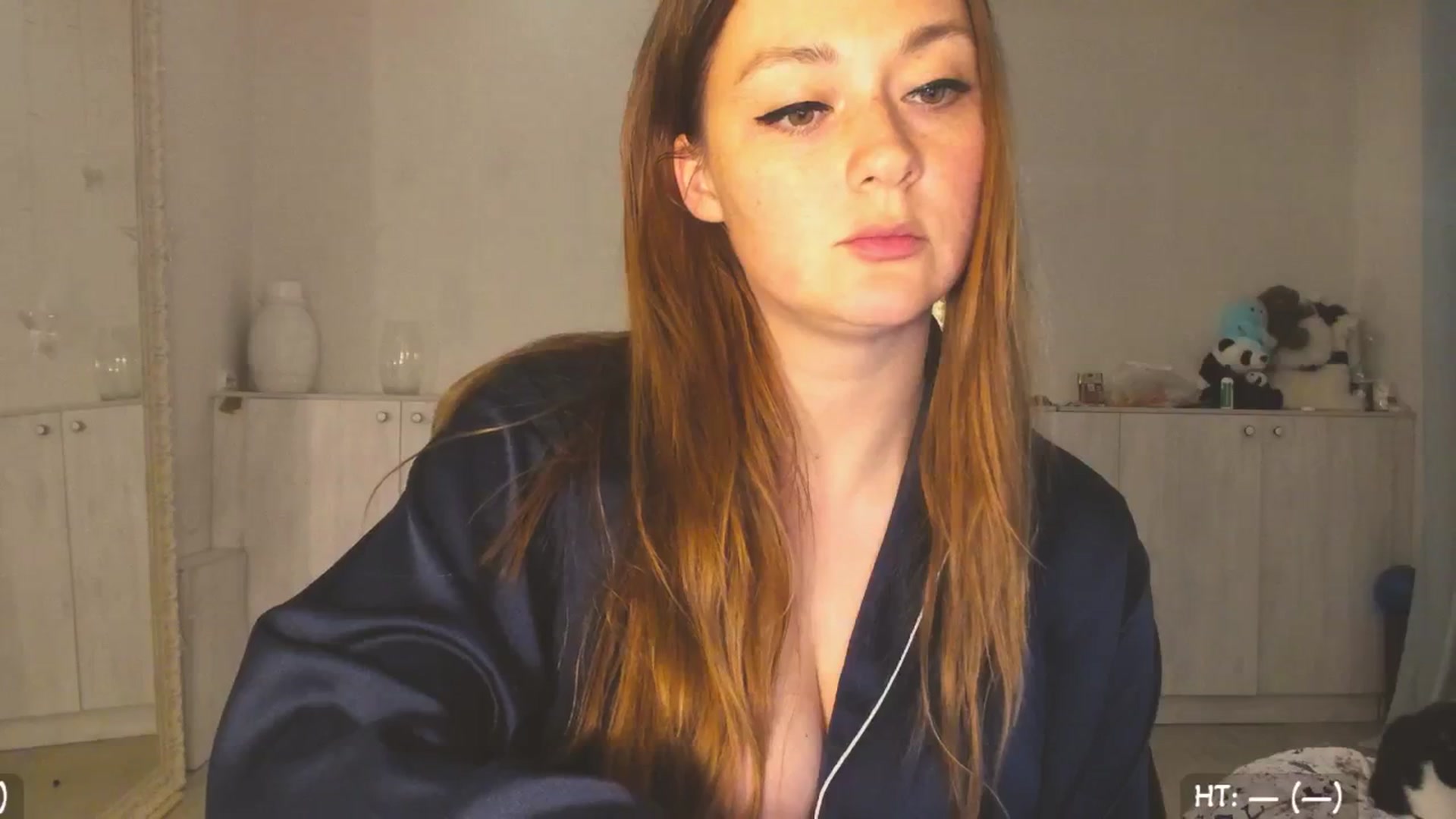 Gallery image thumbnail from Hot_Bun's myfreecams stream on, 06/01/2025, 24:42 image 17 of 20