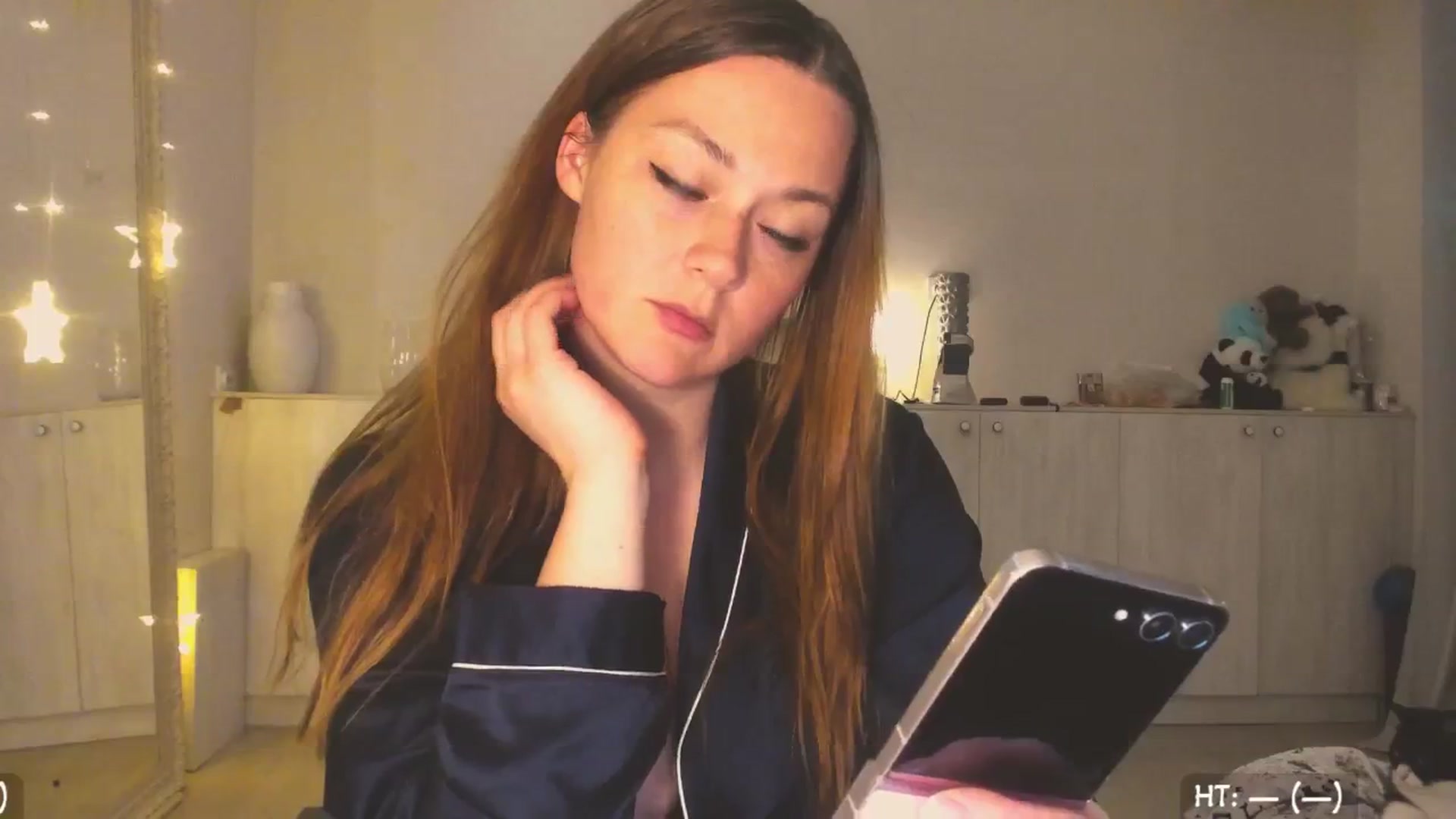 Gallery image thumbnail from Hot_Bun's myfreecams stream on, 06/01/2025, 24:42 image 18 of 20