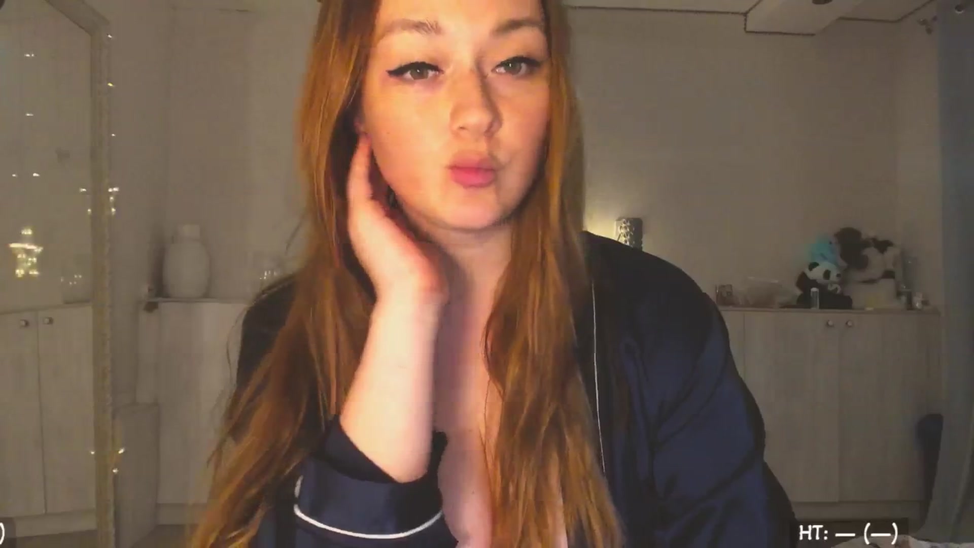 Gallery image thumbnail from Hot_Bun's myfreecams stream on, 06/01/2025, 24:42 image 13 of 20