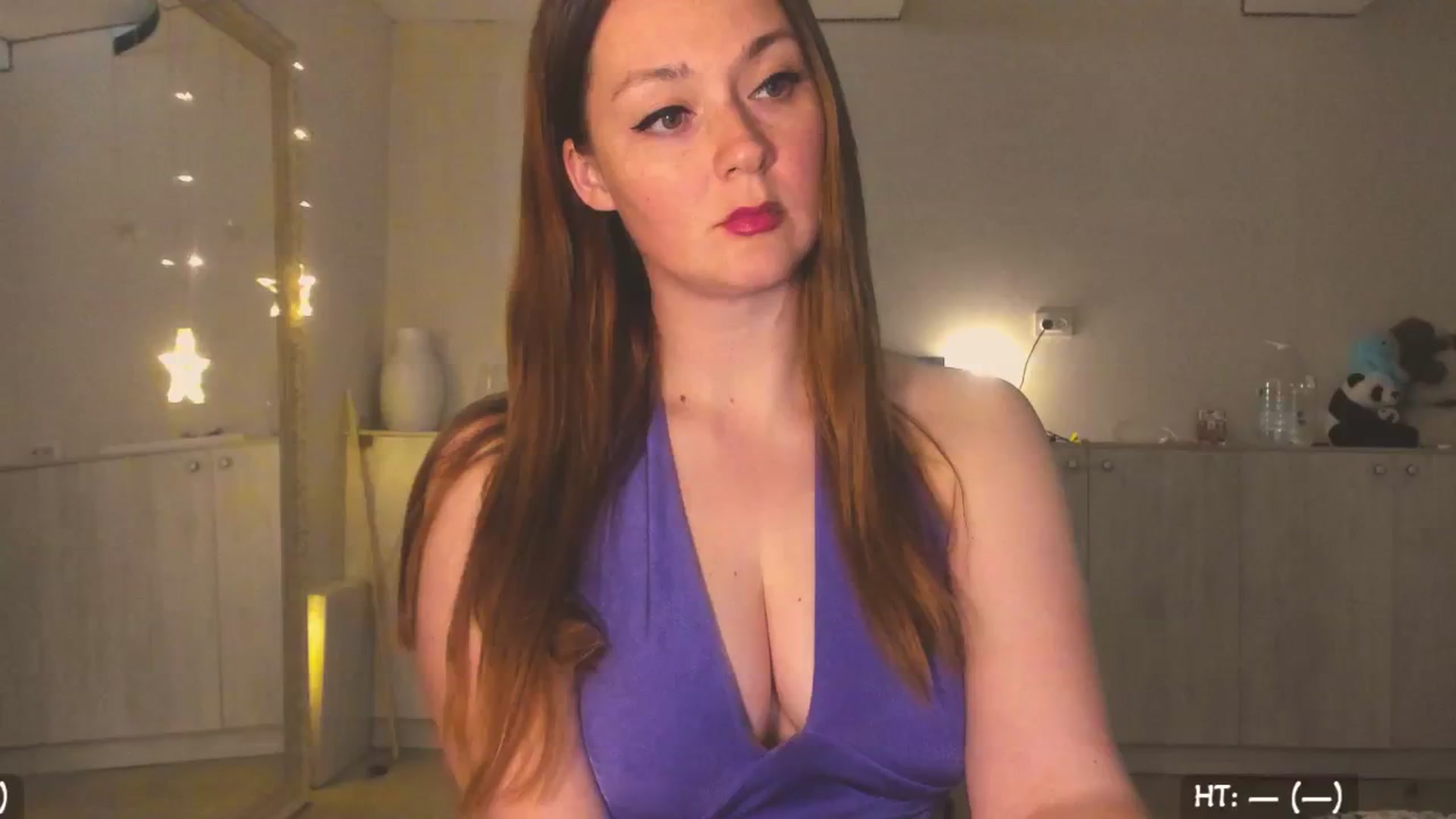 Gallery image thumbnail from Hot_Bun's myfreecams stream on, 06/03/2025, 24:07 image 16 of 20
