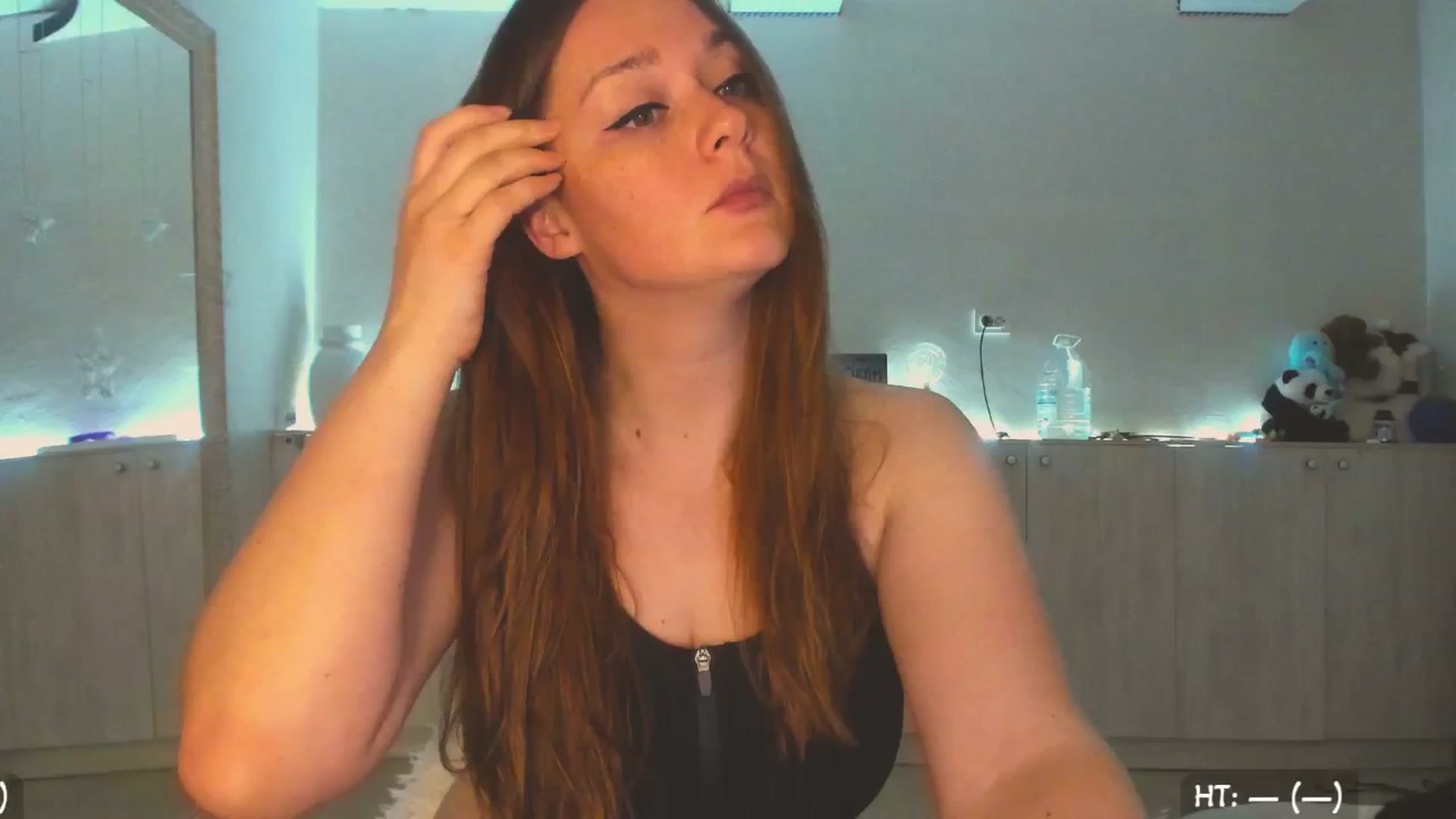 Gallery image thumbnail from Hot_Bun's myfreecams stream on, 06/07/2025, 24:02 image 14 of 20
