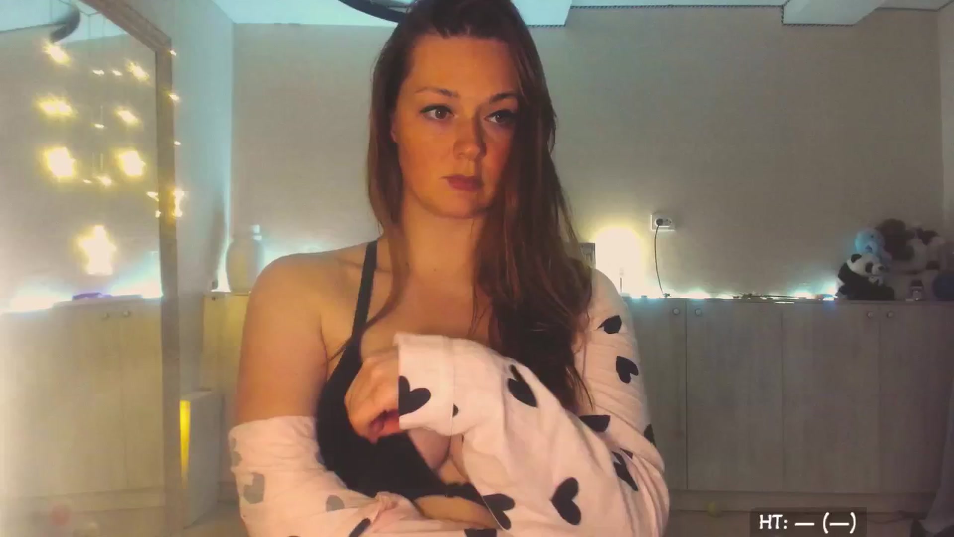 Gallery image thumbnail from Hot_Bun's myfreecams stream on, 06/08/2025, 02:03 image 12 of 20
